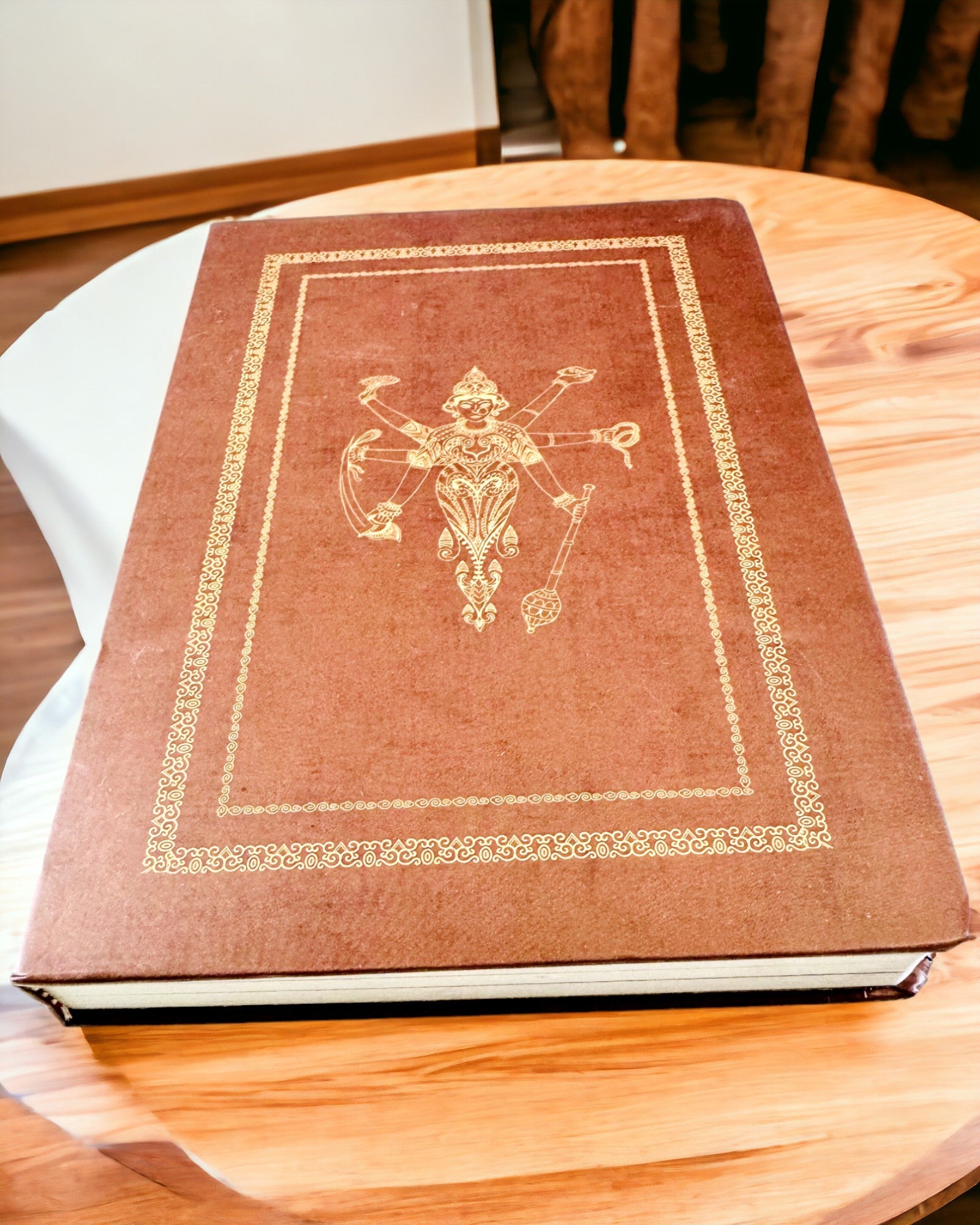 Vintage barna jegyzetfüzet díszes retro stílusú borítóval – Felfedező jegyzetfüzet – Barna, Vintage