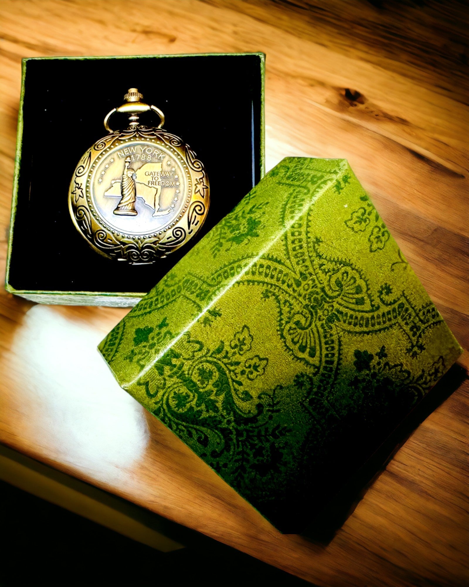 Zsebkompassz Retro New York Motívummal – Multifunkcionális, Elegáns Iránytű a Szabadság-szobor Képével