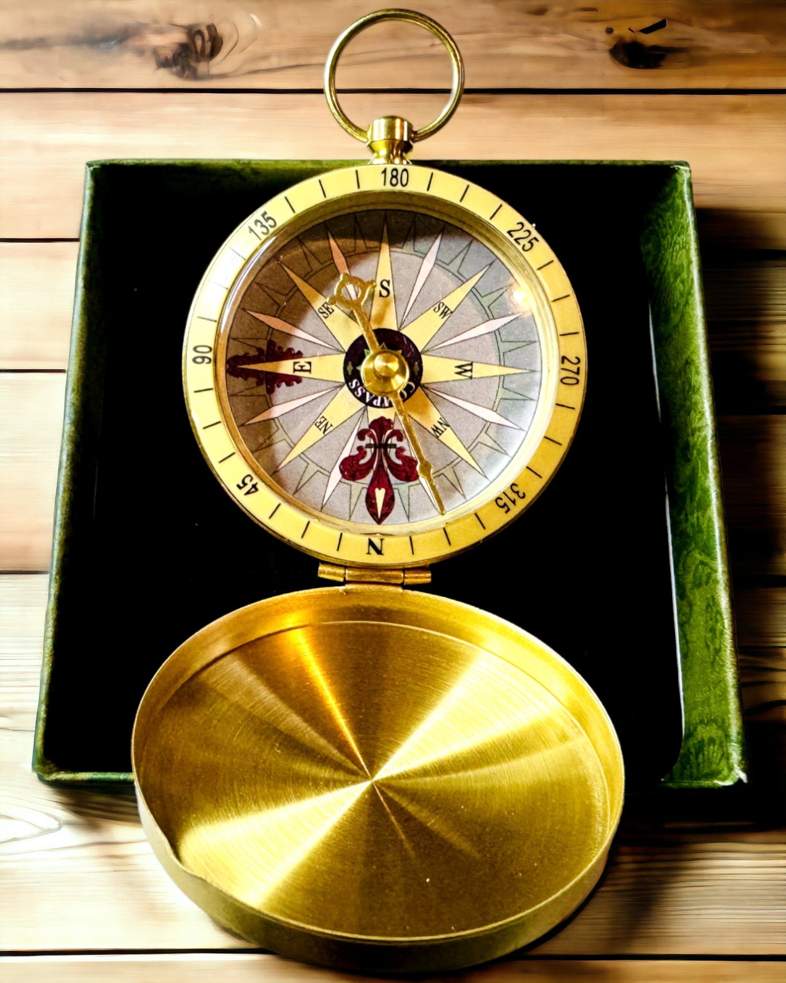 Retro Stílusú Navigációs Iránytű – Hordozható és Precíz Iránymeghatározó Eszköz Utazók és Felfedezők Számára. Gravírozás, személyre szabás.