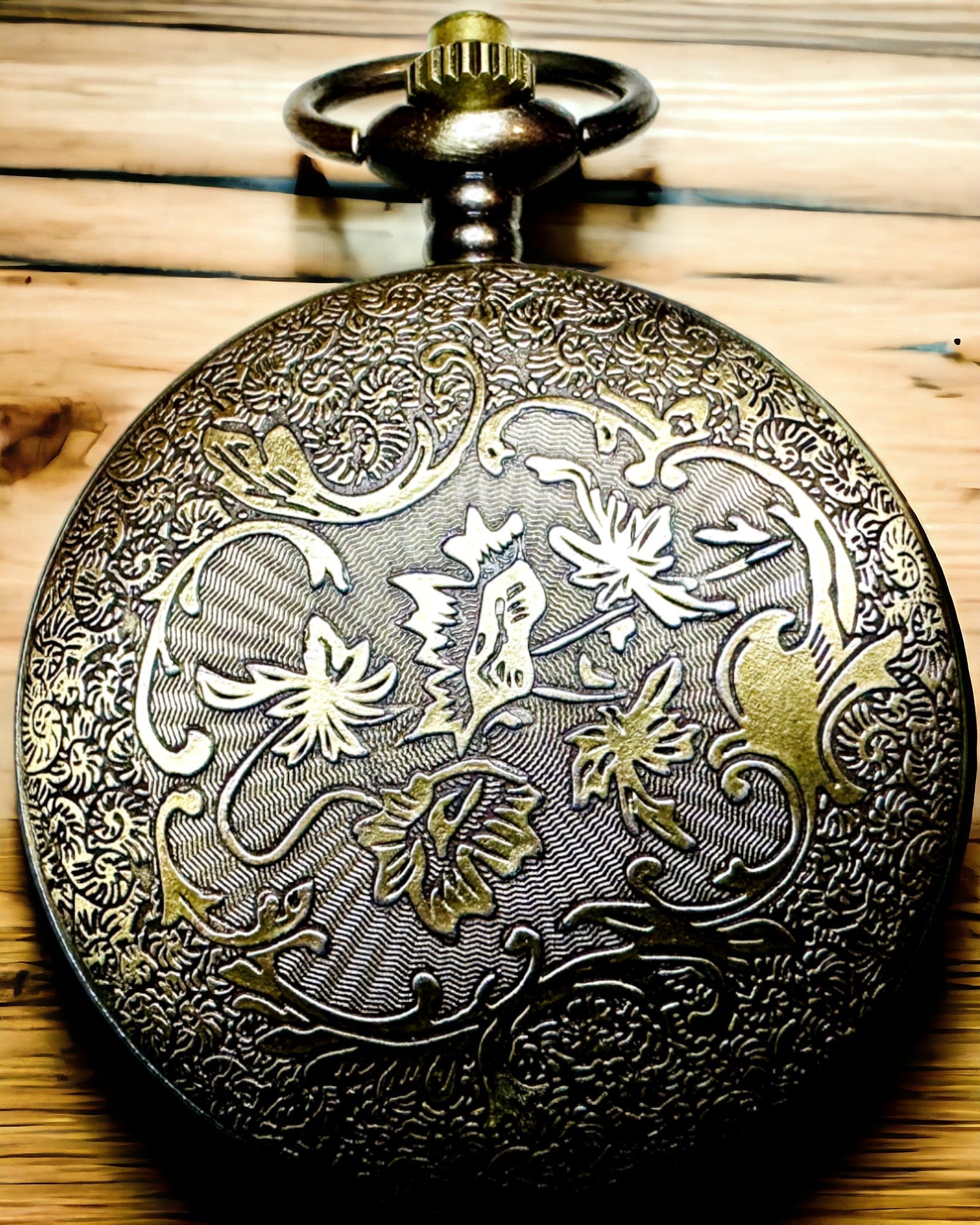 Vintage stílusú navigációs iránytű áttört mintával – barna-arany színben