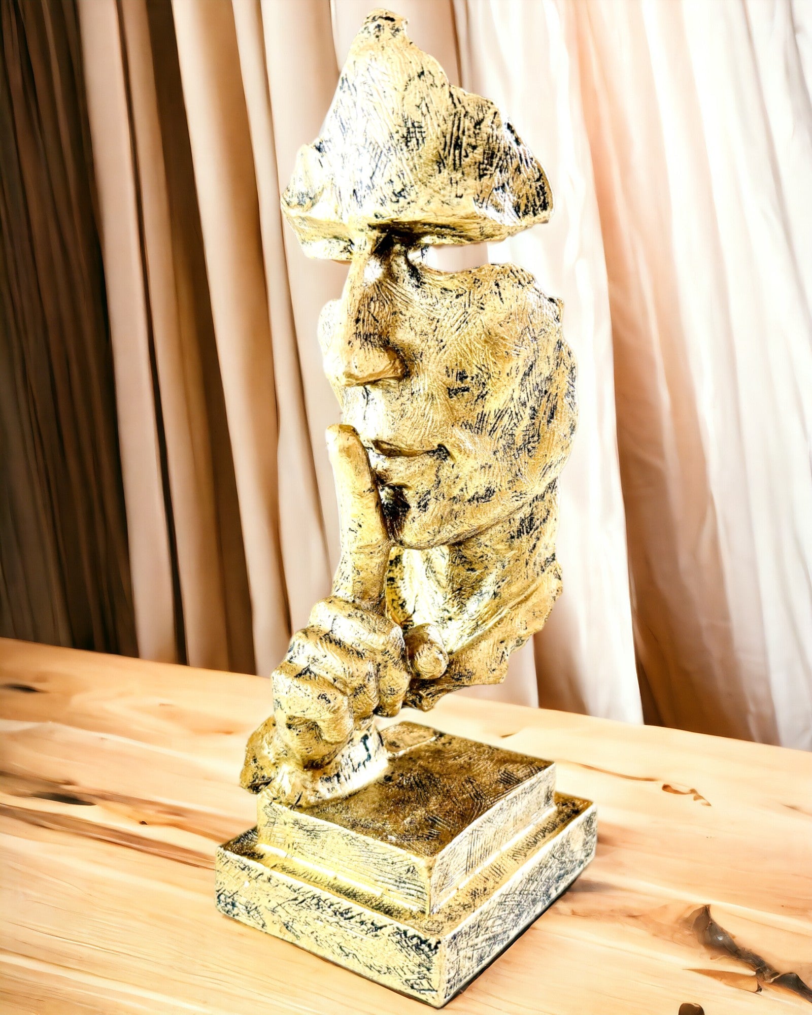 Reflektív Férfi – Absztrakt Szobor Modern Stílusban