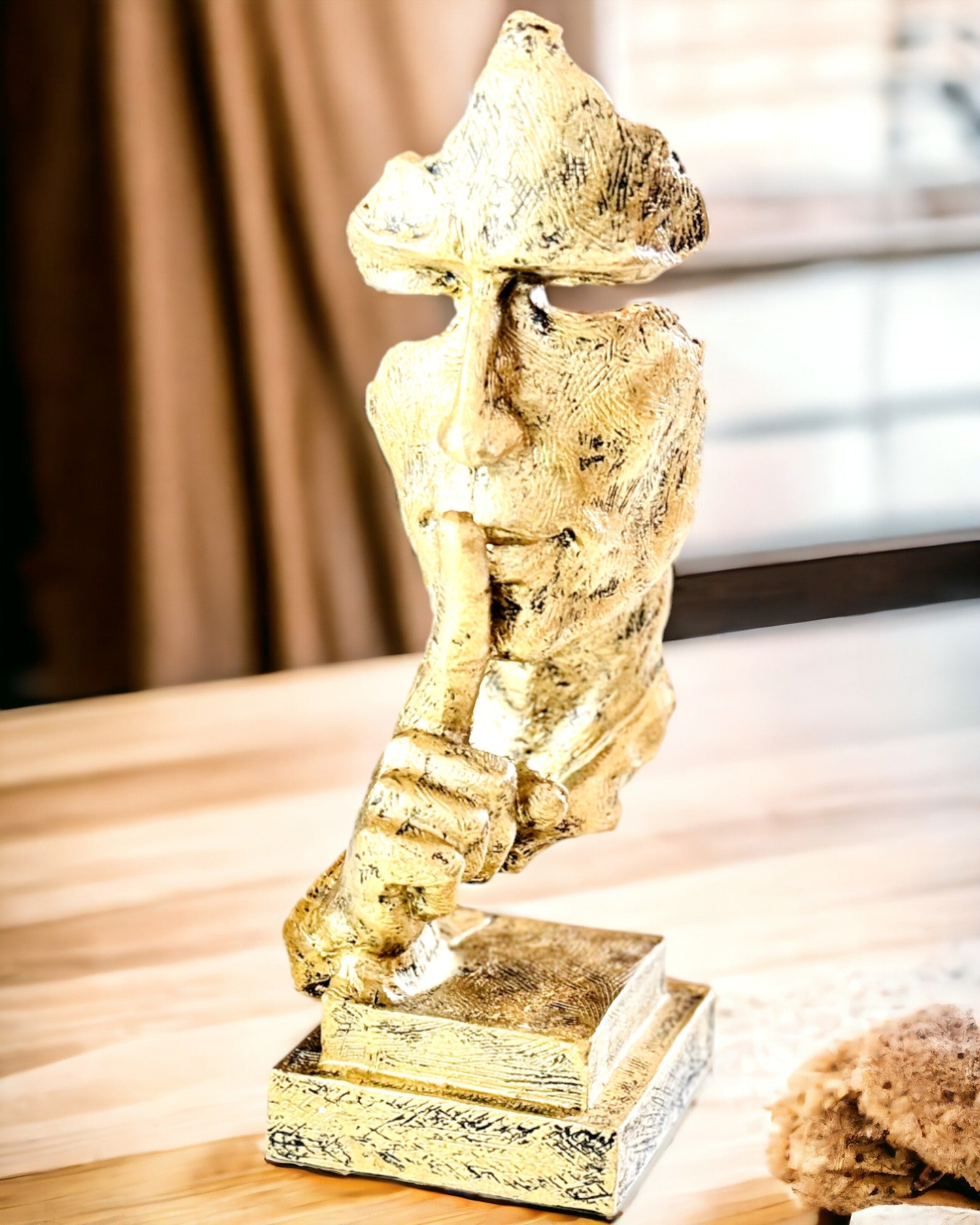 Reflektív Férfi – Absztrakt Szobor Modern Stílusban