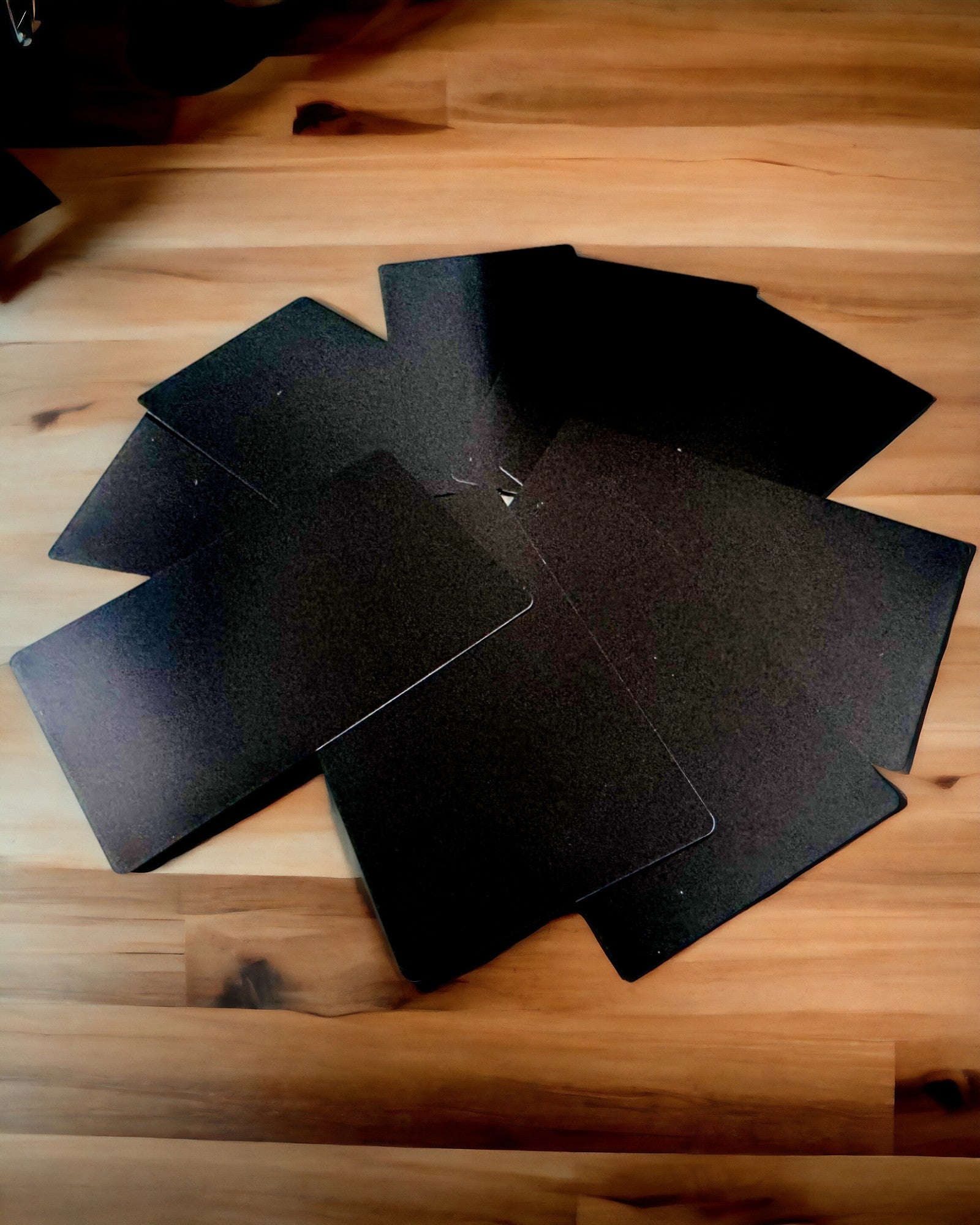 Exkluzív Fekete Fém Névjegykártya Személyre Szabási Lehetőséggel – Ideális Ajándék