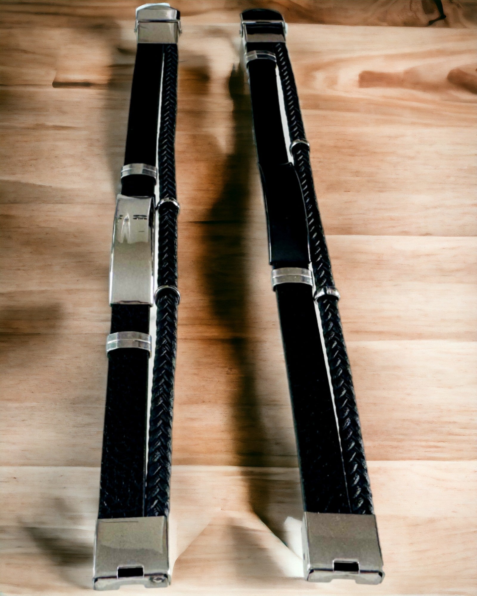 Férfi Karkötő PU Bőrből és Rozsdamentes Acélból Gravírozási Lehetőséggel – Két Színváltozatban Elérhető