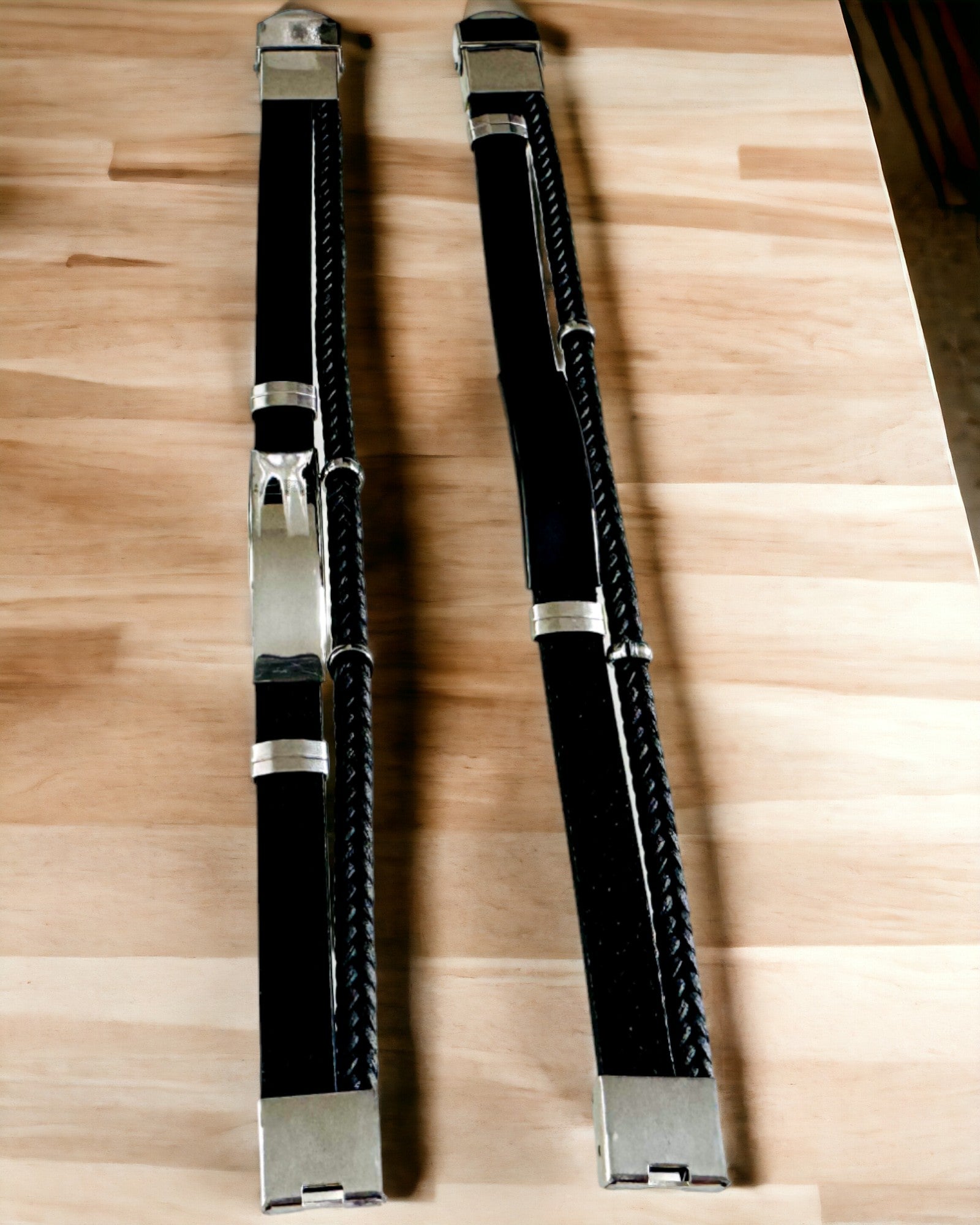 Férfi Karkötő PU Bőrből és Rozsdamentes Acélból Gravírozási Lehetőséggel – Két Színváltozatban Elérhető