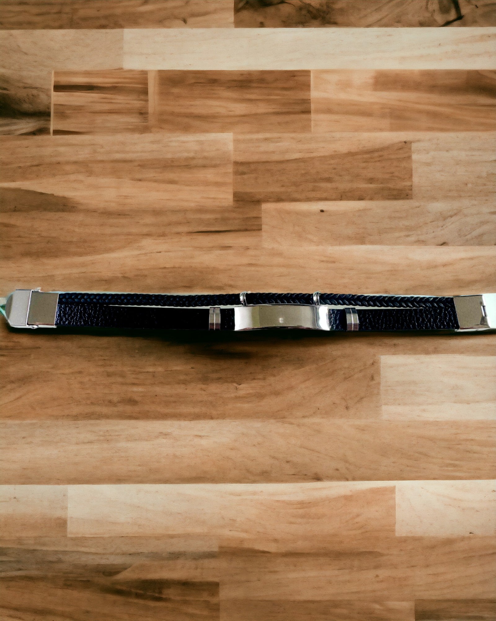 Férfi Karkötő PU Bőrből és Rozsdamentes Acélból Gravírozási Lehetőséggel – Két Színváltozatban Elérhető