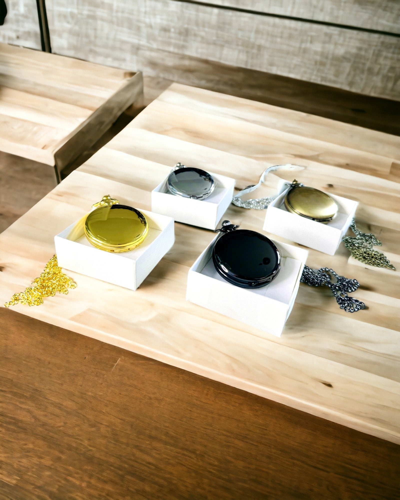 Arany színű, gravírozható vintage stílusú zsebóra