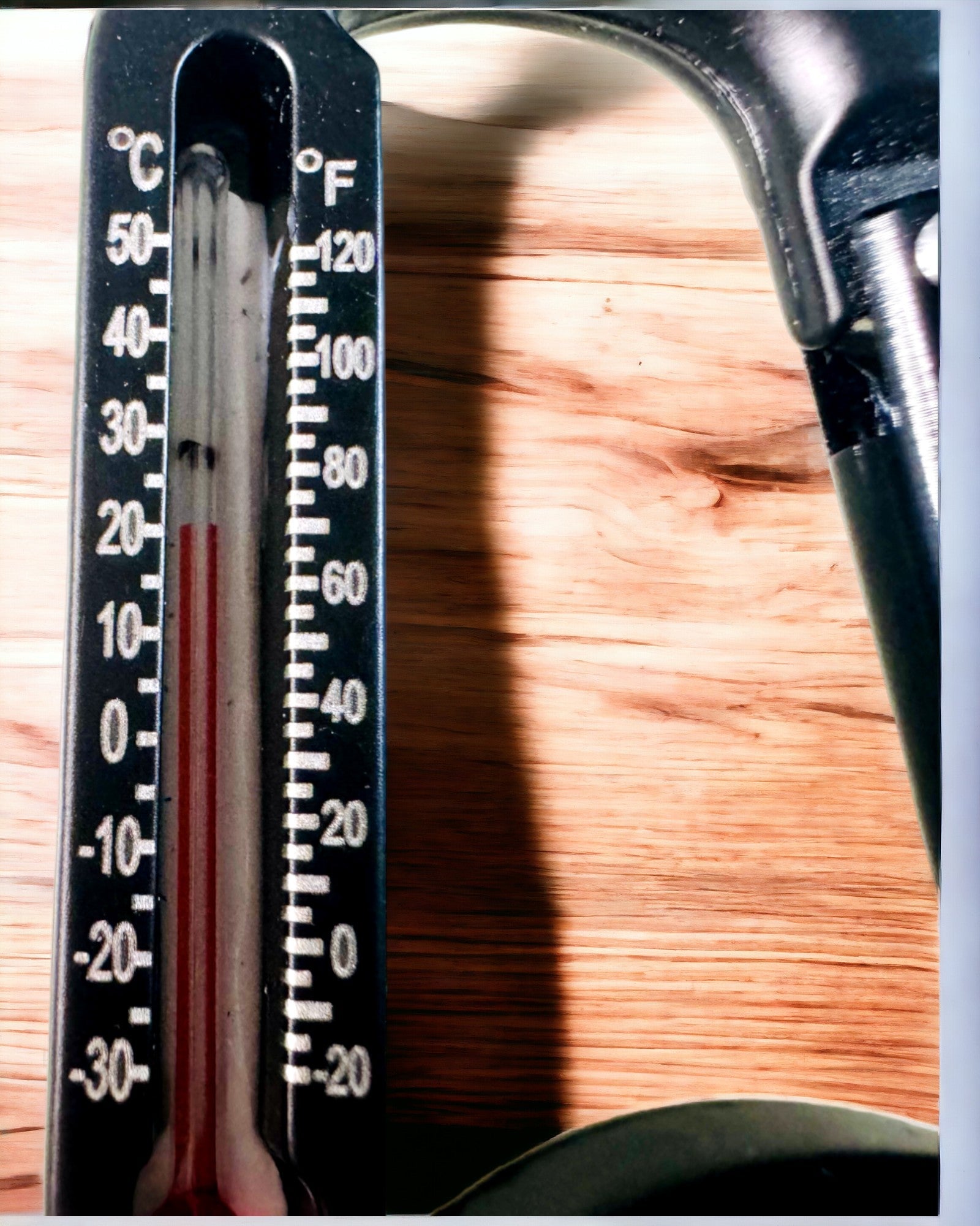 Karabineres iránytű hőmérővel, kulcstartó - gravírozási lehetőség