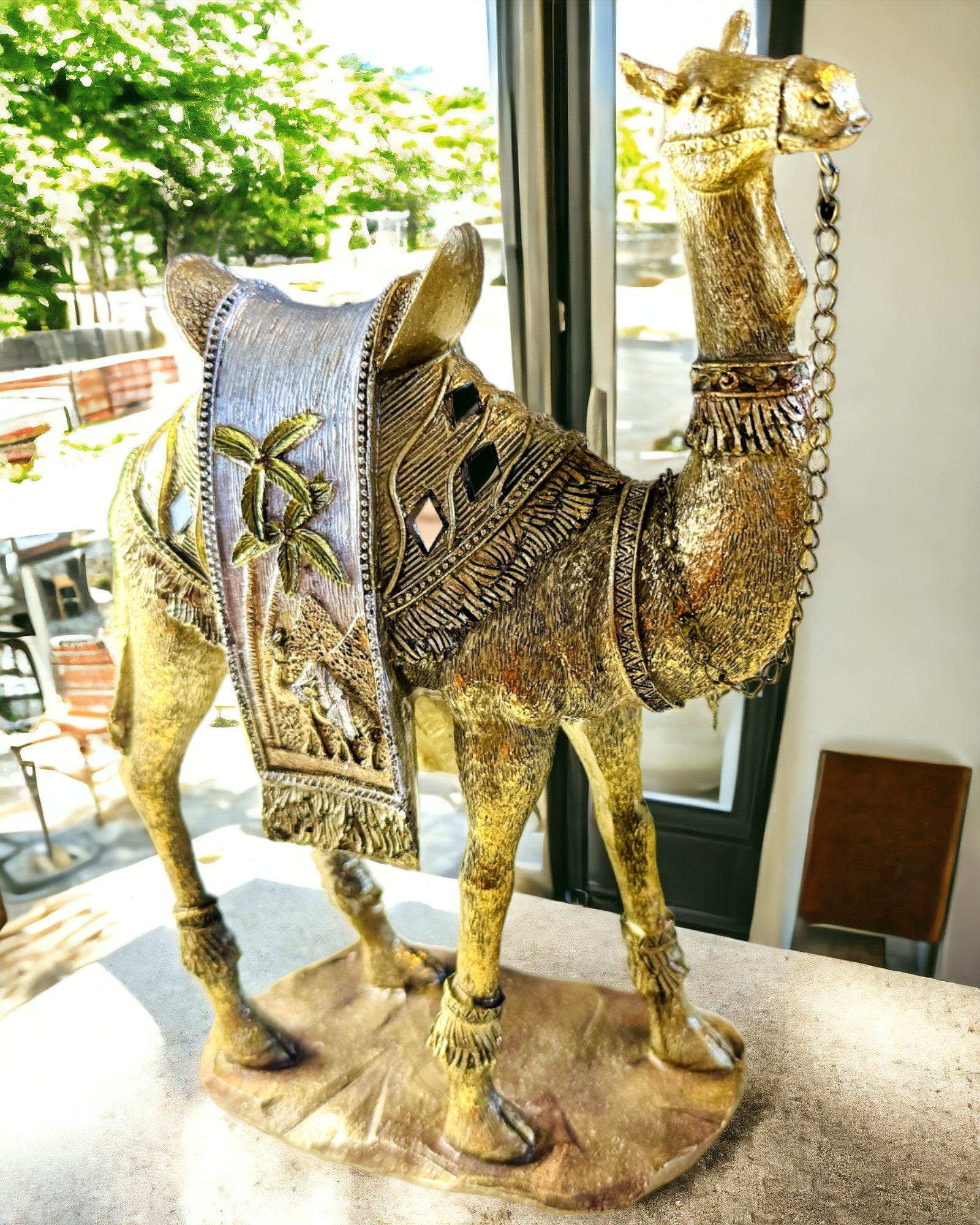 Dekoratív Sivatagi Vándor Szobor Gyantából Készült Teve Gravírozási Lehetőséggel