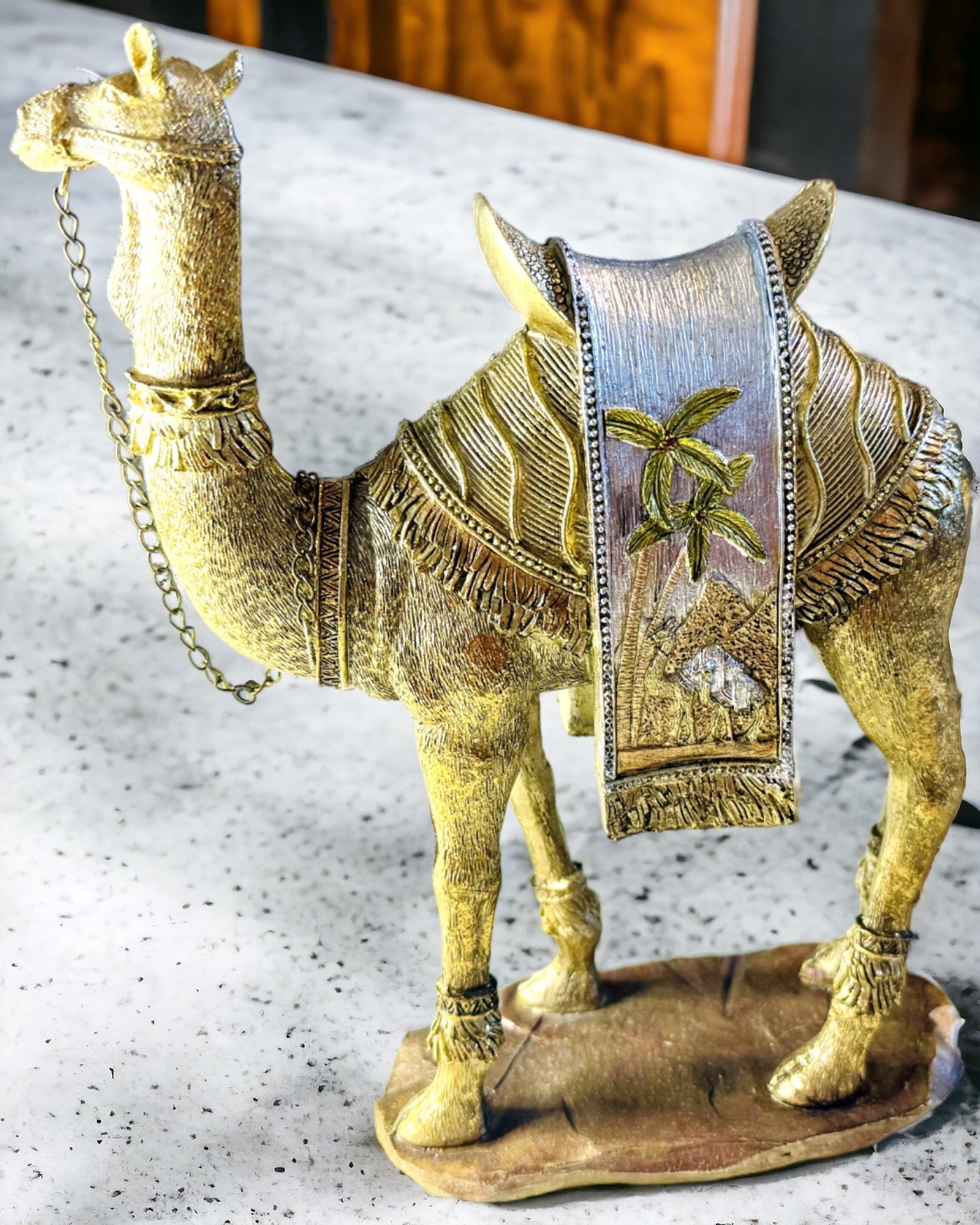 Dekoratív Sivatagi Vándor Szobor Gyantából Készült Teve Gravírozási Lehetőséggel