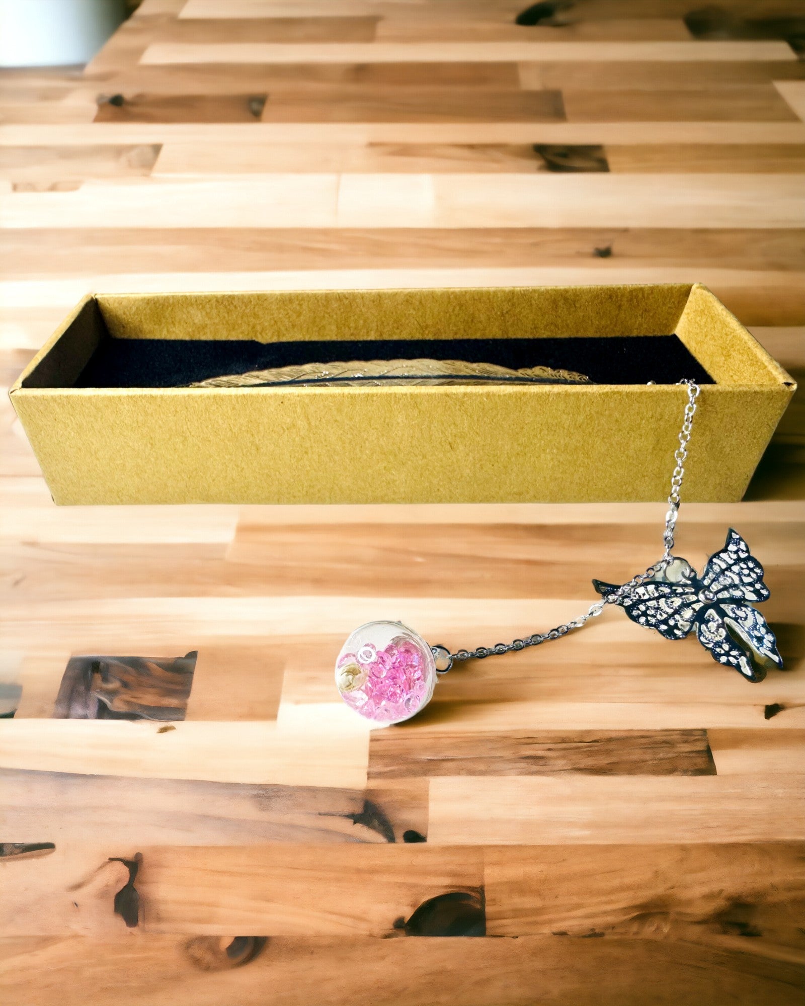 Kreatív Retro Stílusú Könyvjelző Toll- és Pillangómotívummal – Elegáns Ajándék Anyának, Tanárnak, Promóciós, Ezüst/Rózsaszín Színben