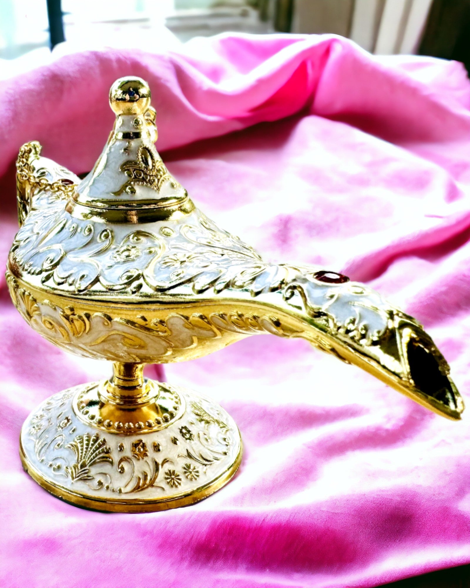 Aladdin Varázslámpája Gravírozási Lehetőséggel - Fehér és Arany Színváltozat
