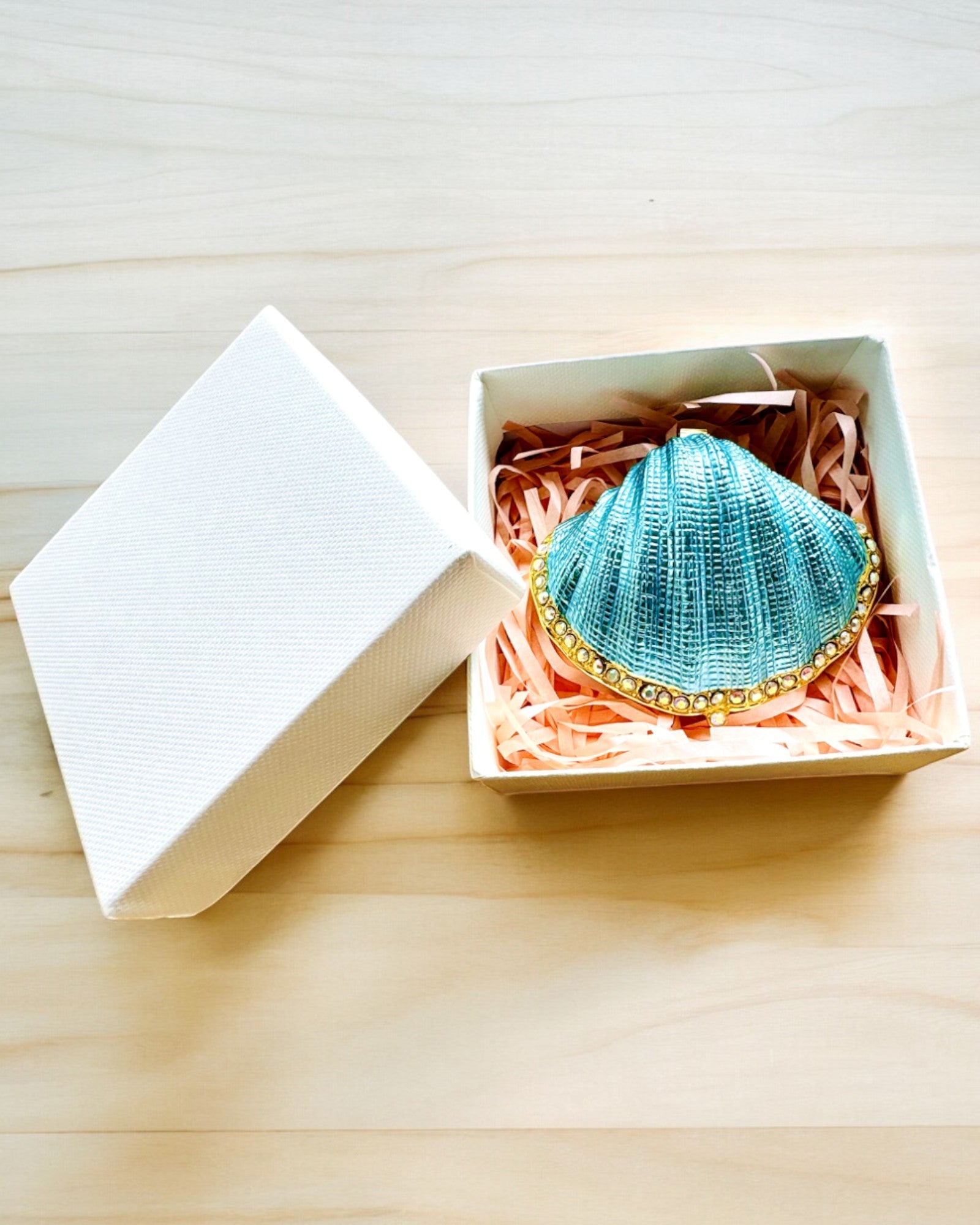 Emlékek Kincstára Kagyló - Ékszerdoboz gravírozással személyre szabható, ajándék