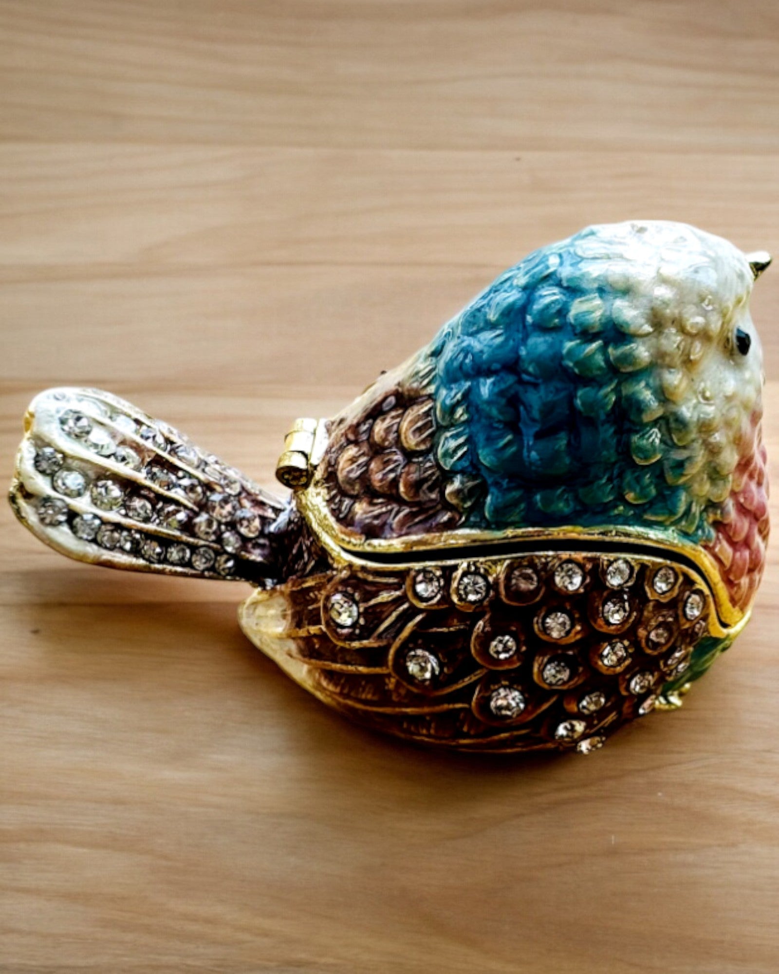 Gravírozott Színes Veréb Madárka - Elbűvölő Kincsesláda