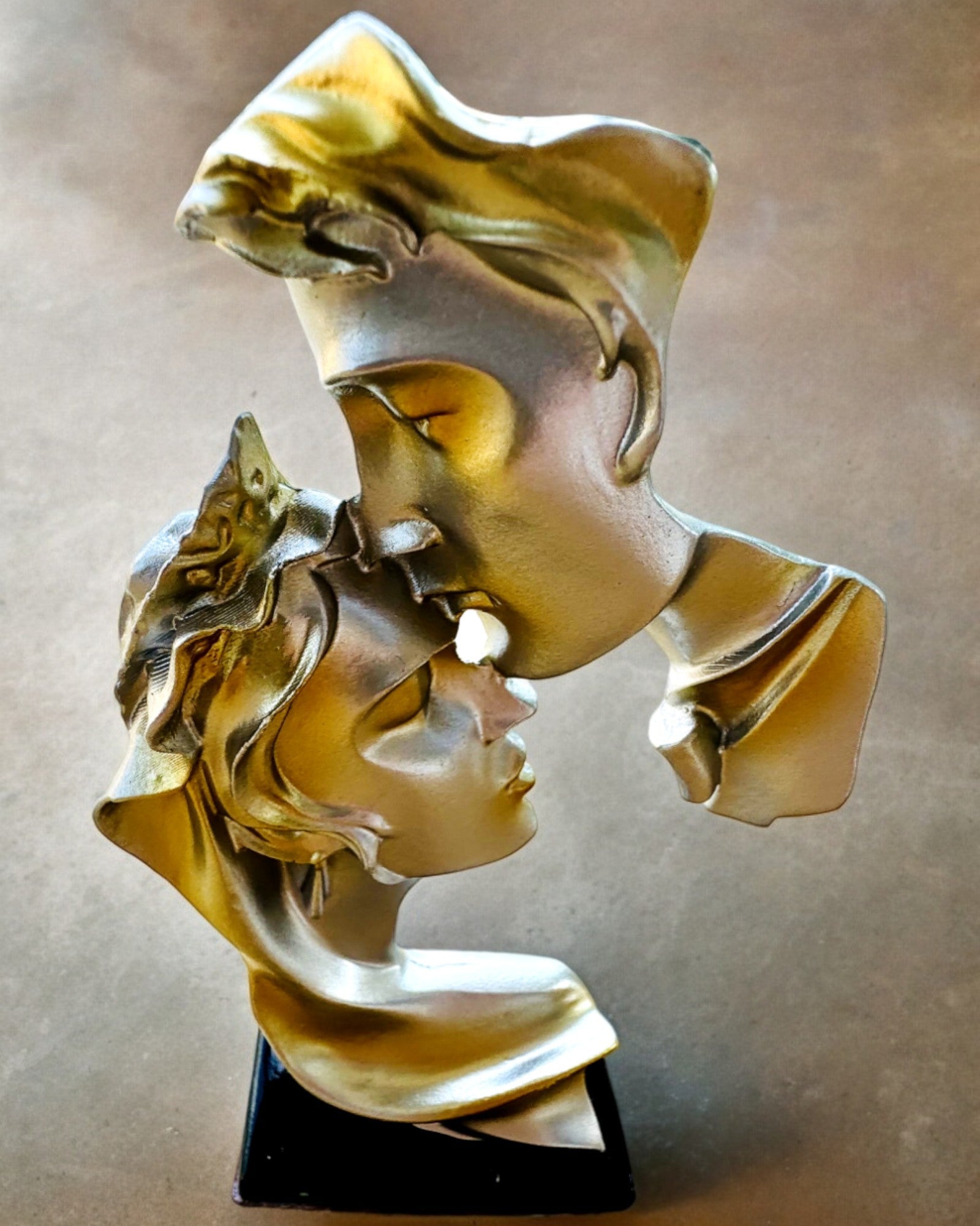 "Elegancia a Kőben" ezüst színű figura - Dekoratív, Gravírozási Opcióval, 2 választható méretben