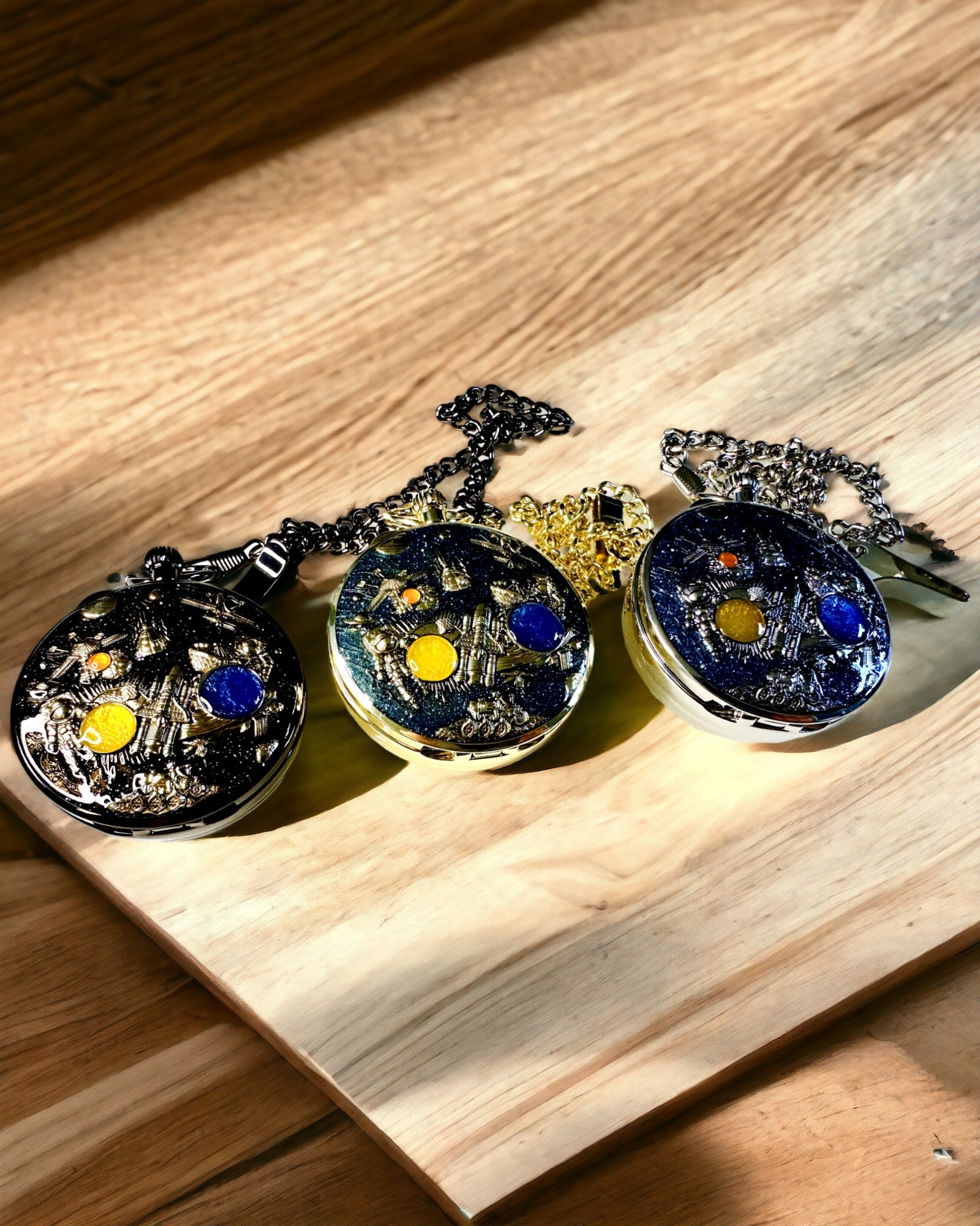 "Astrum Temporis" zsebóra - Fekete keret. Gravírozással személyre szabható.