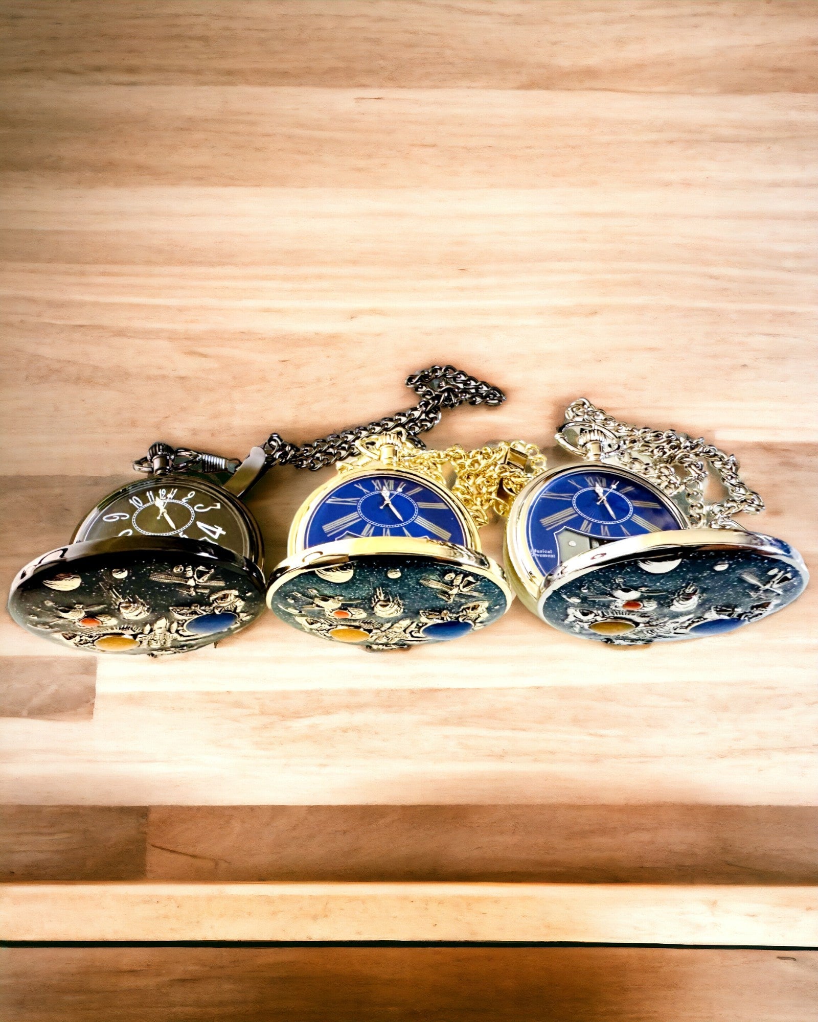 "Astrum Temporis" zsebóra - Fekete keret. Gravírozással személyre szabható.