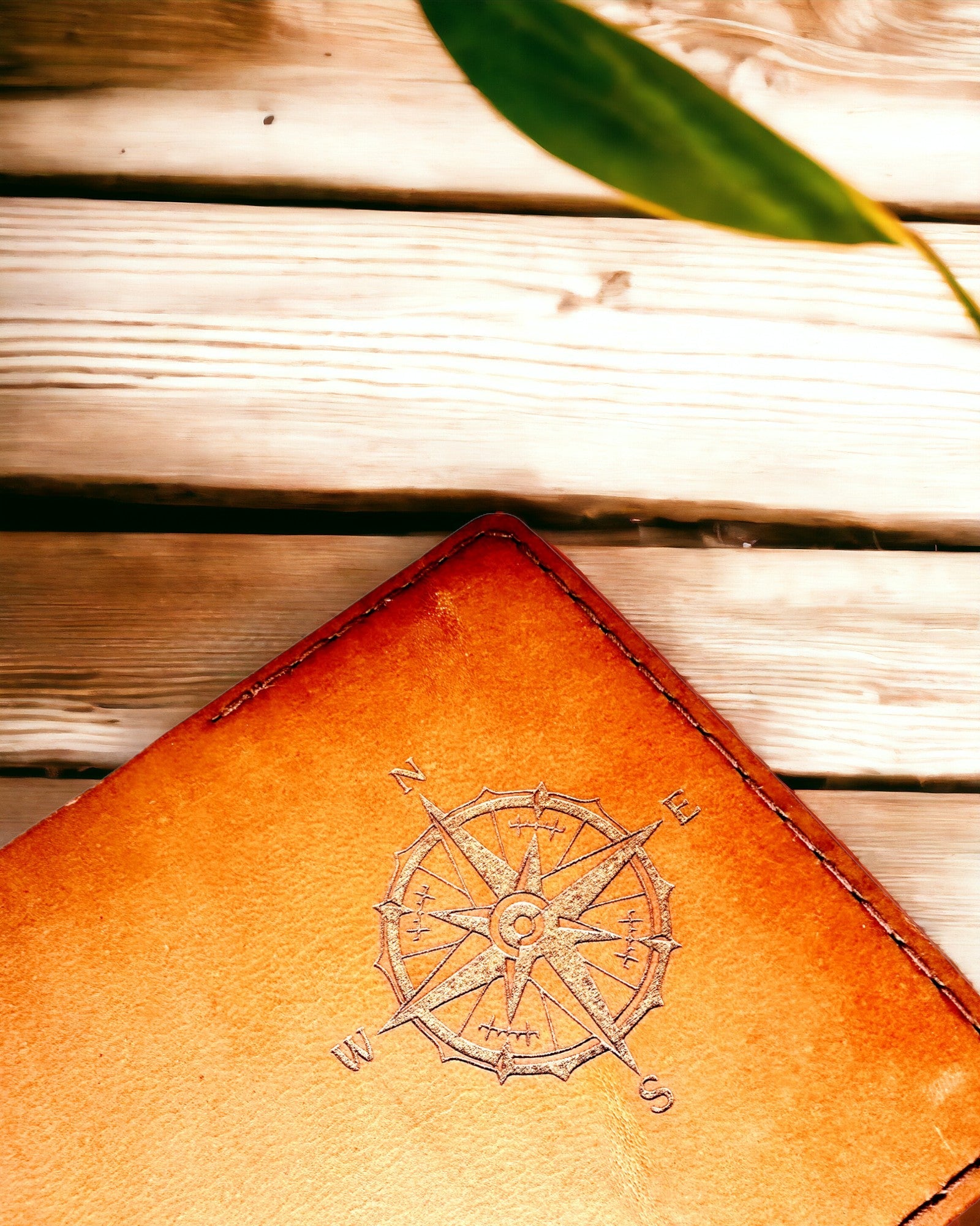 "Utazó" tok - Bőr tok útlevélhez, gravírozással személyre szabható - 2 színváltozat