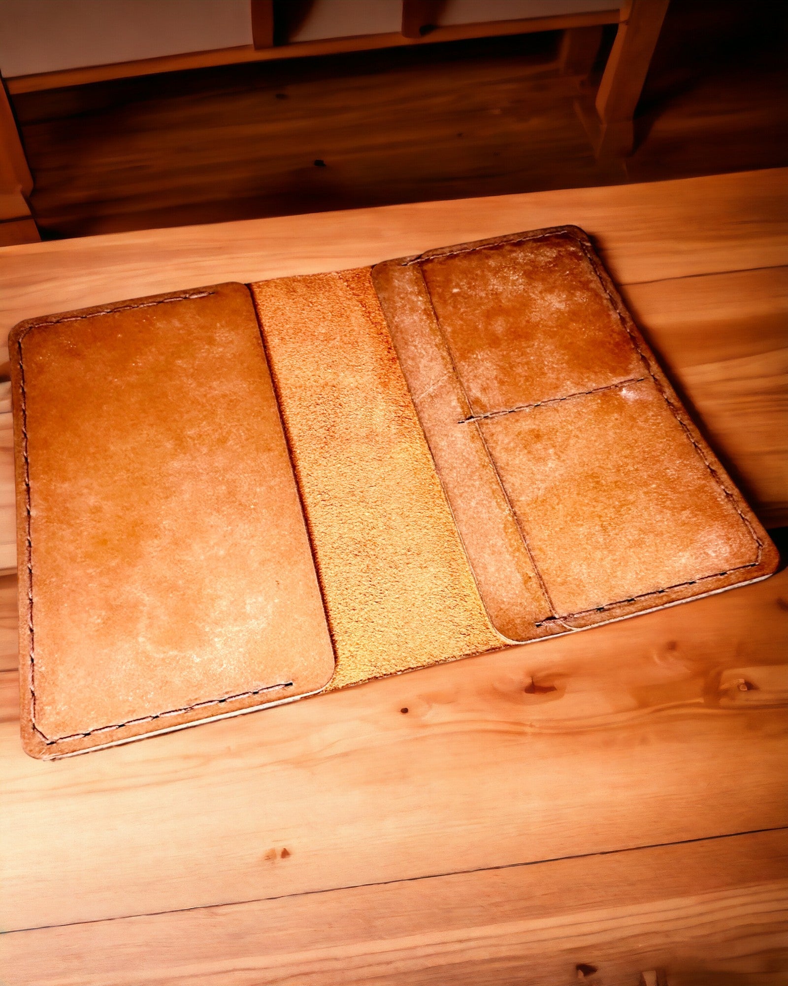 "Utazó" tok - Bőr tok útlevélhez, gravírozással személyre szabható - 2 színváltozat