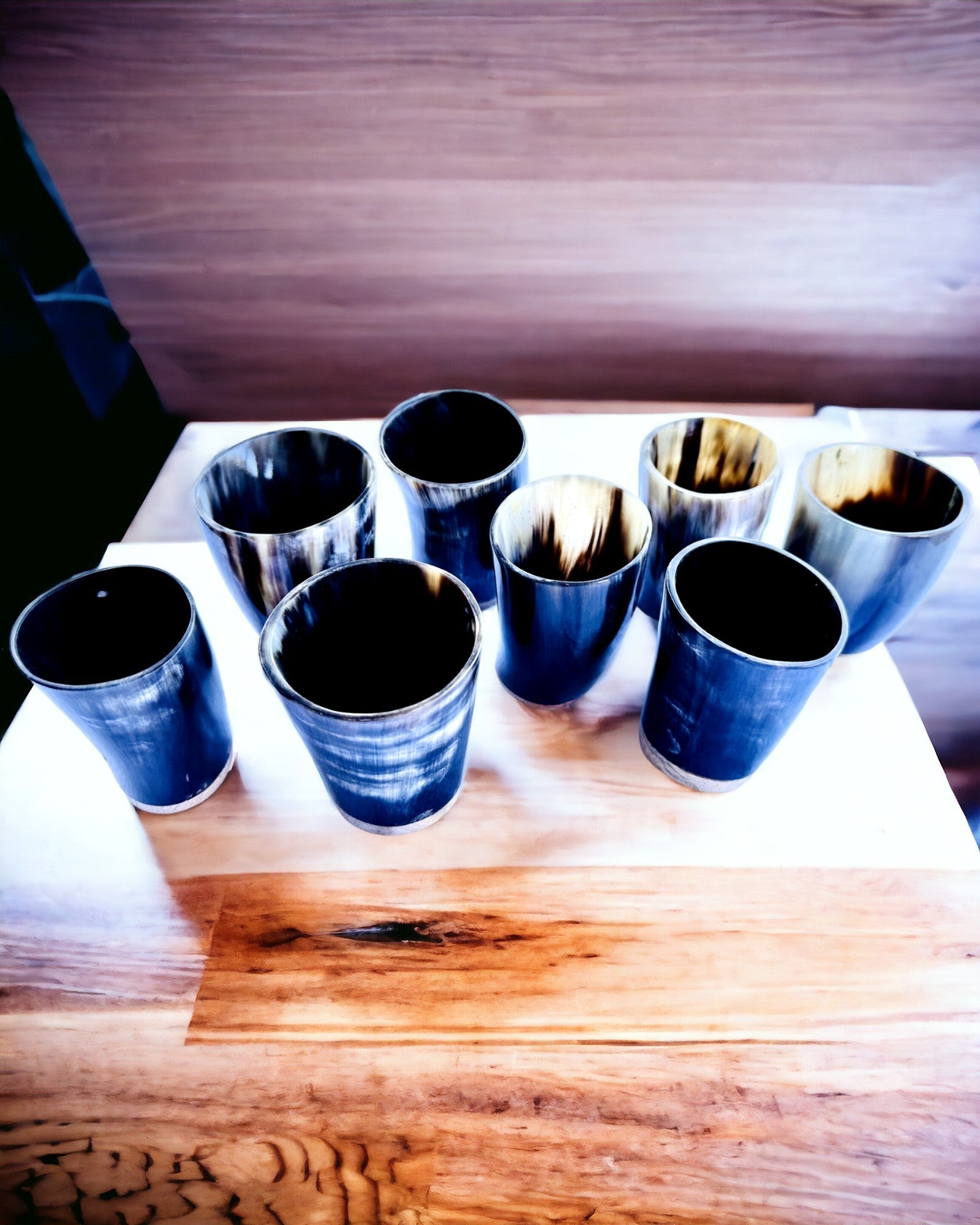 Kézzel készített kis bögre gravírozási lehetőséggel, indiai pohár, személyre szabható ajándék, gravírozás. Sötét színű.