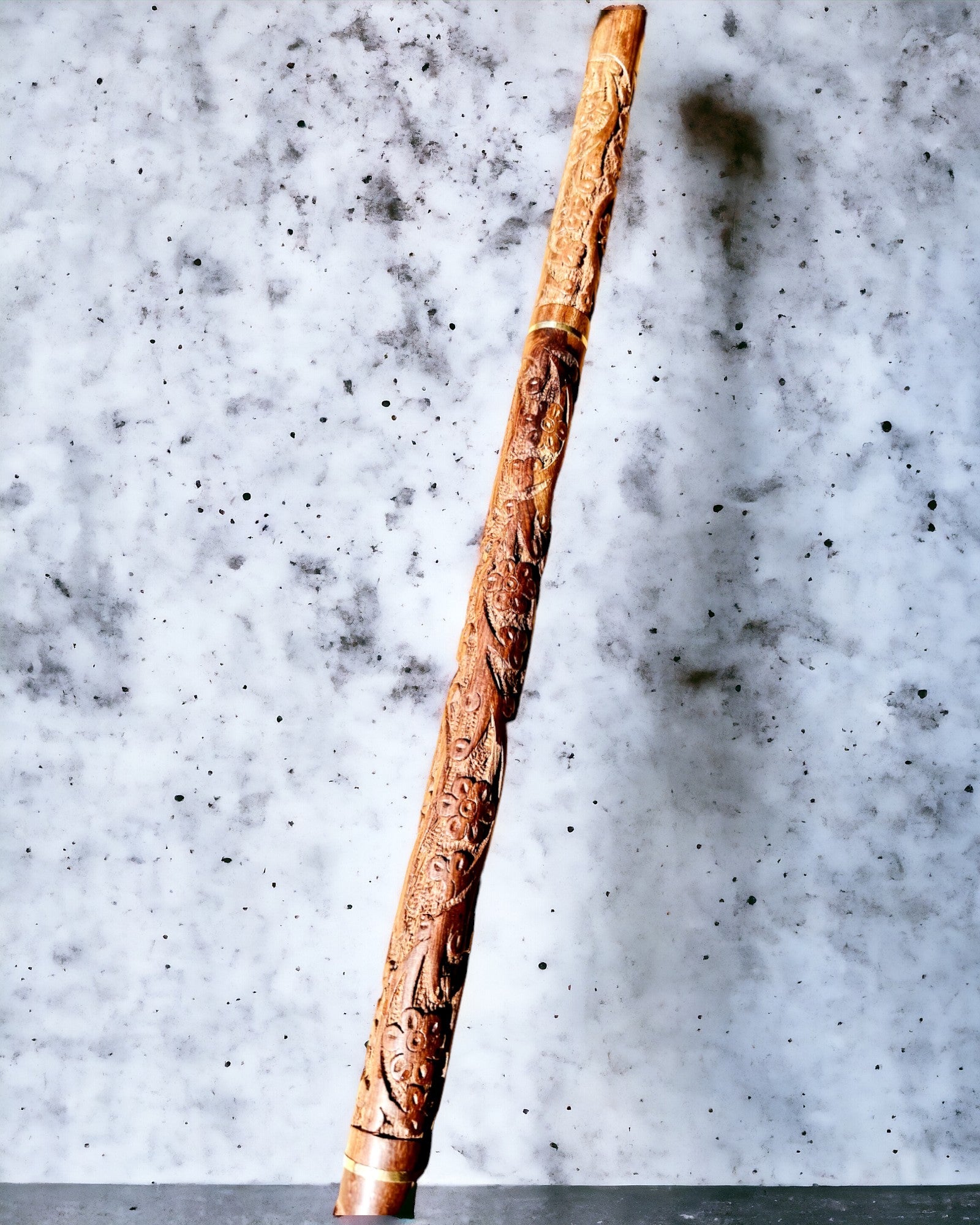 'Wolf' - Indiai Mangófa Gravírozási Lehetőséggel, barna faragott mintával