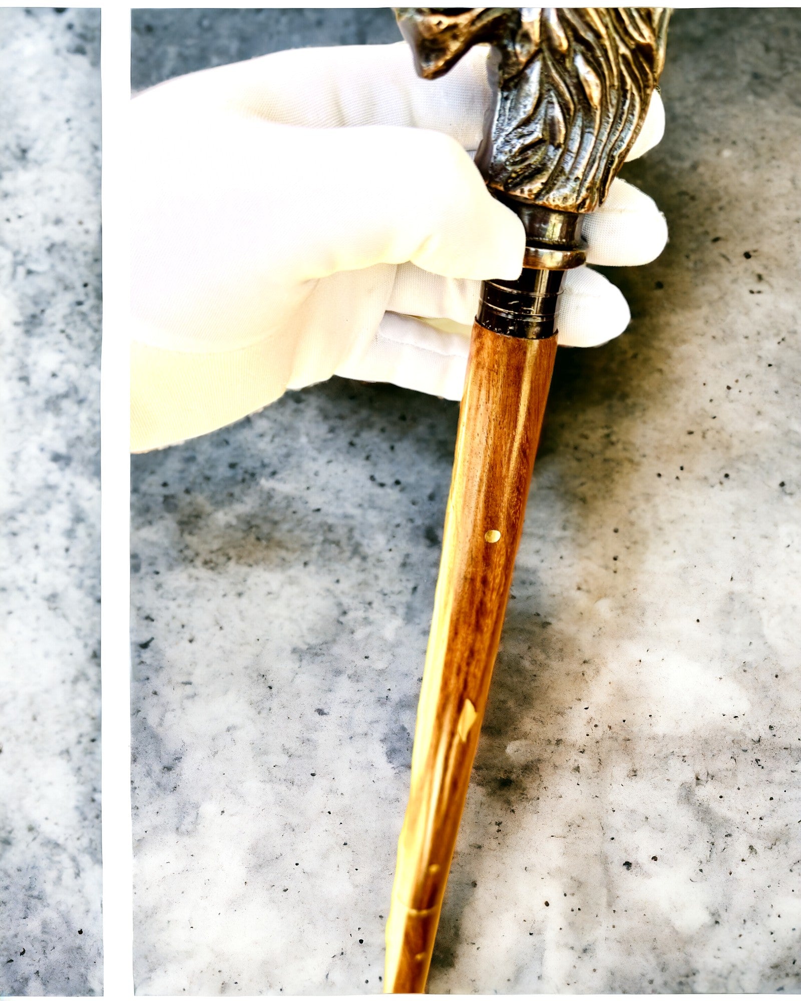 Laska Spacerowa Wolf - indiai mangófa gravírozási lehetőséggel, barna arany díszítések