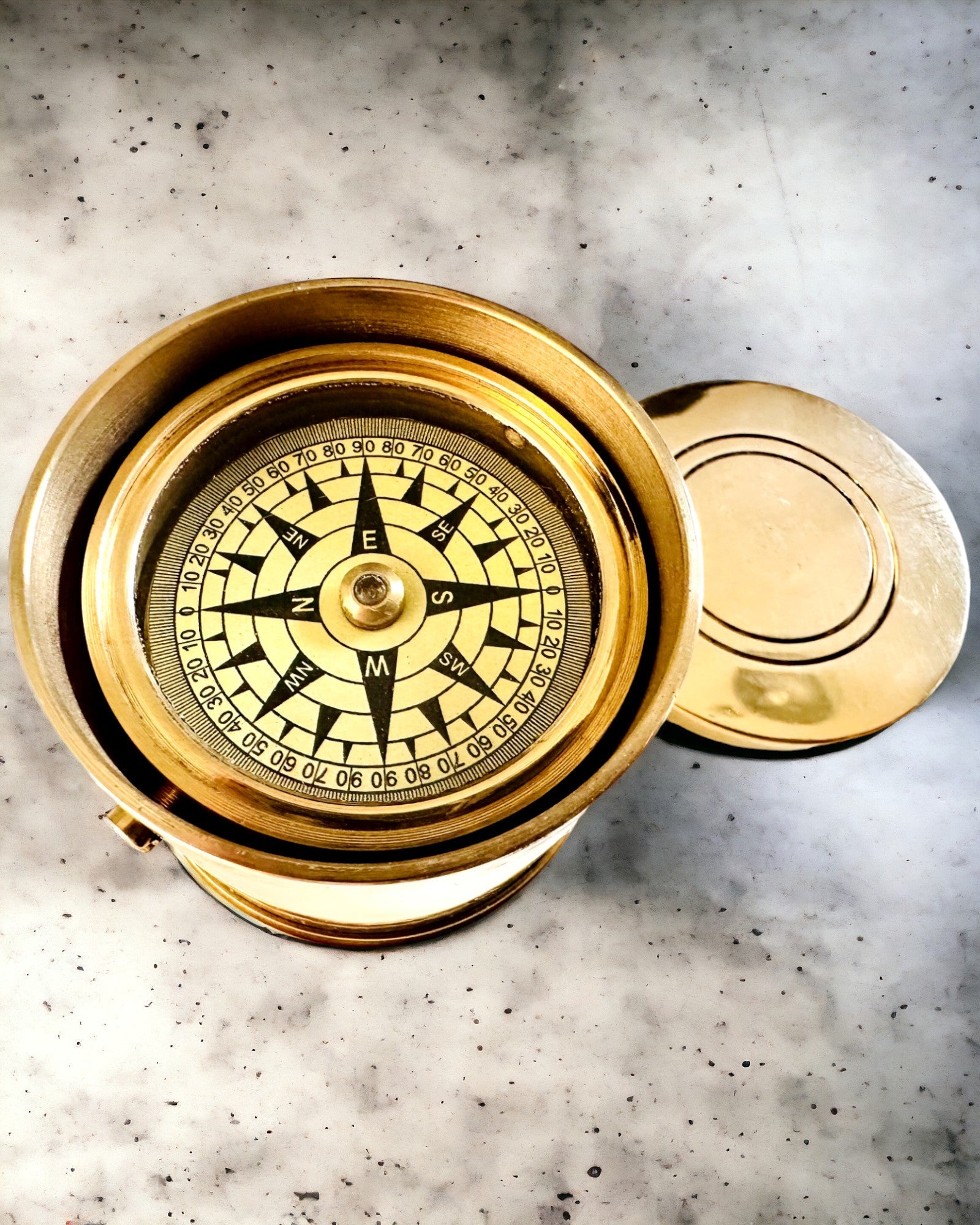 "Béke Napkelte" Utazó Iránytű – személyre szabható gravírozással