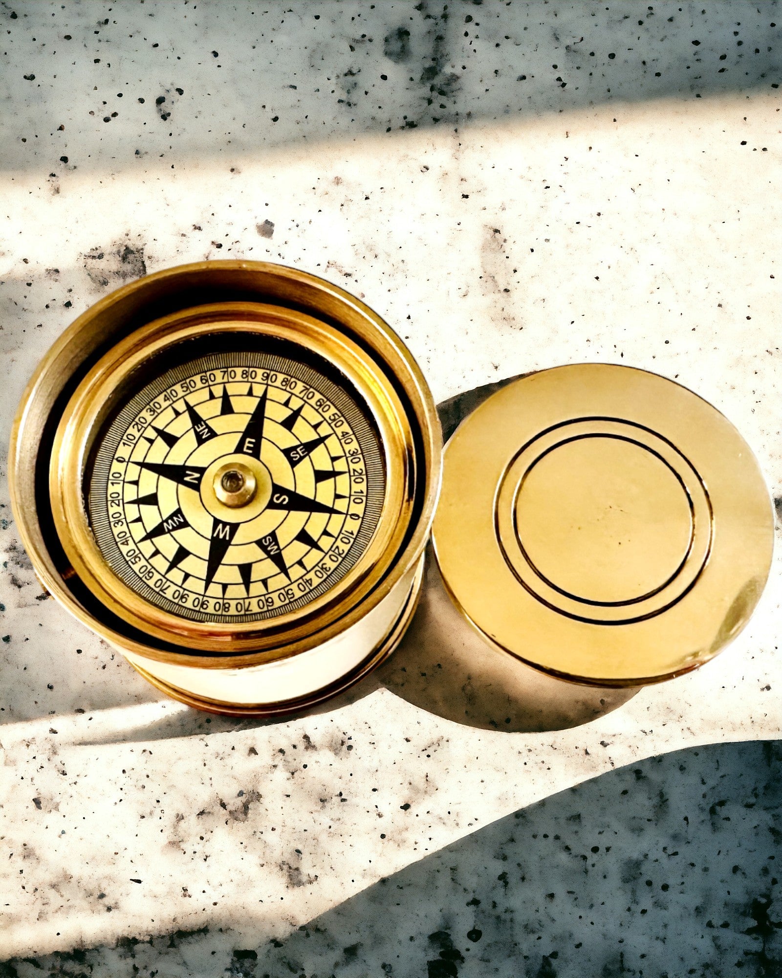 "Béke Napkelte" Utazó Iránytű – személyre szabható gravírozással