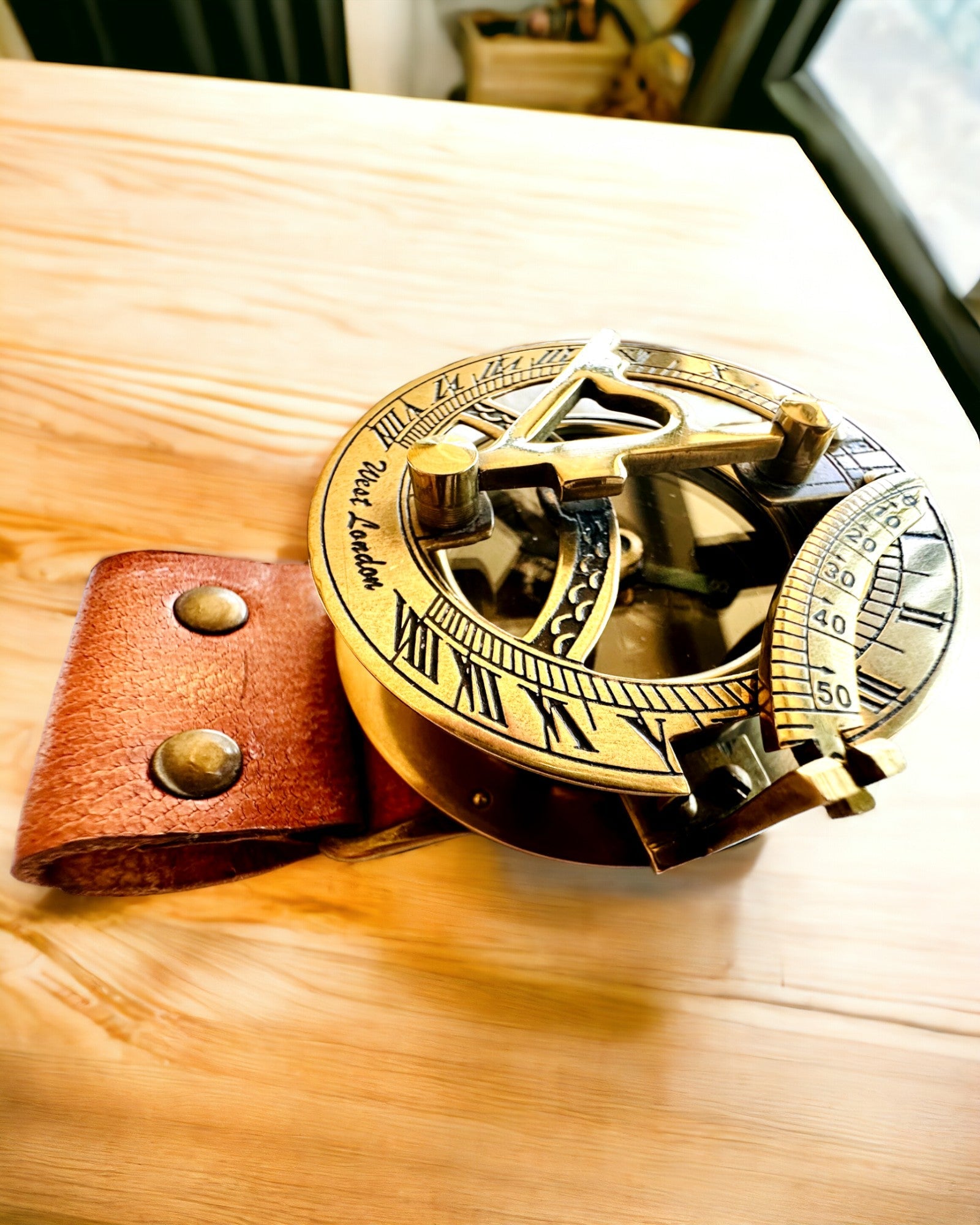 Napóra "Antyczny Kompas", karóra iránytűvel, személyre szabható gravírozással