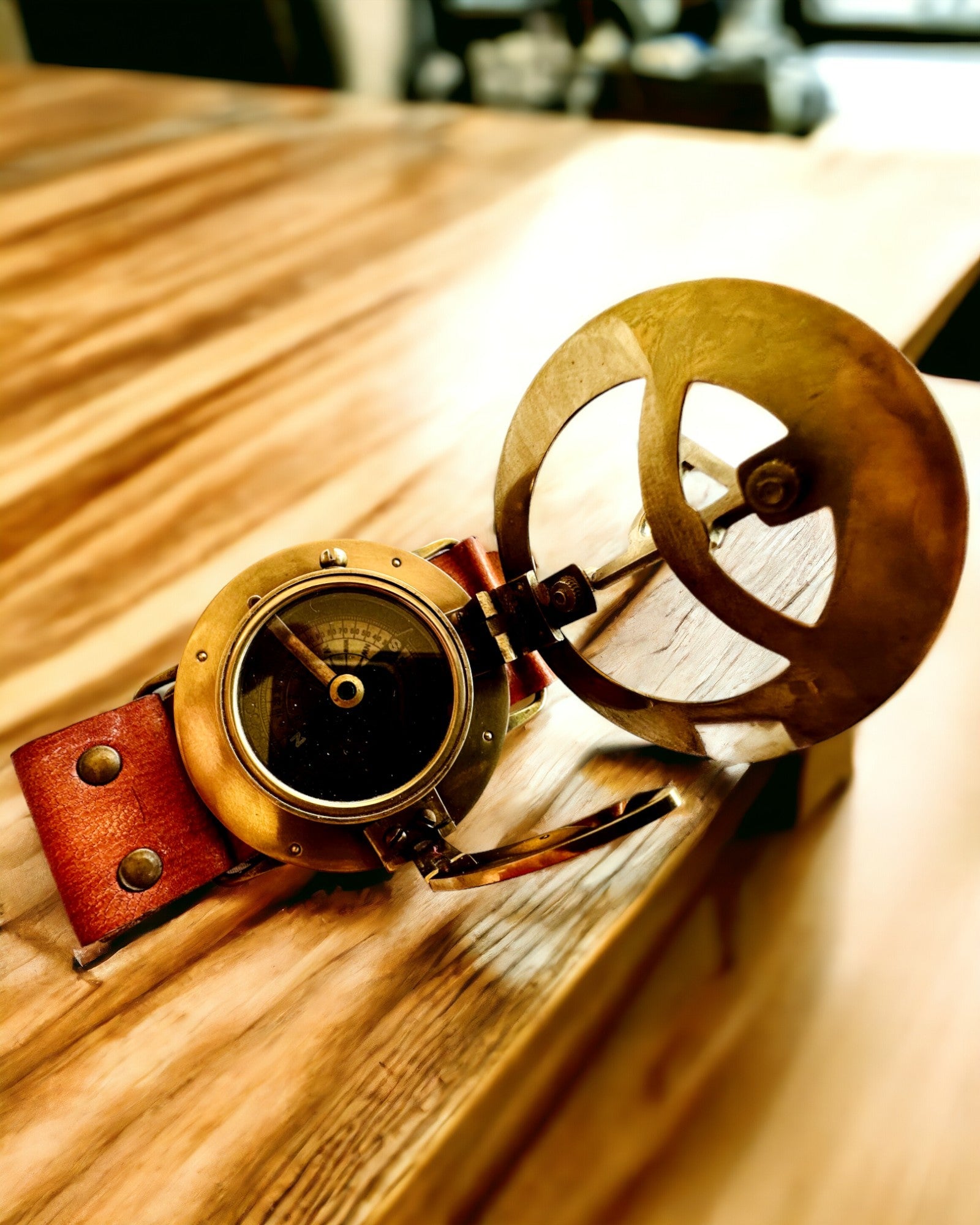 Napóra "Antyczny Kompas", karóra iránytűvel, személyre szabható gravírozással