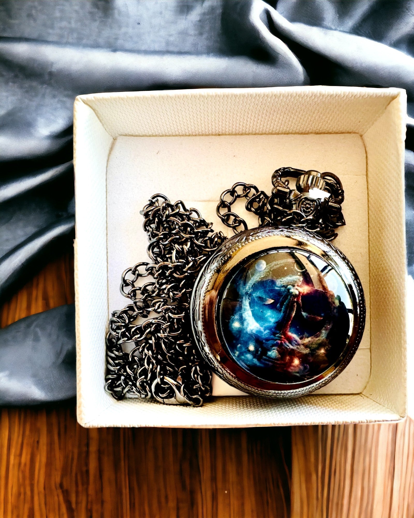 "Galactic Timekeeper" Zsebóra - személyre szabható gravírozással