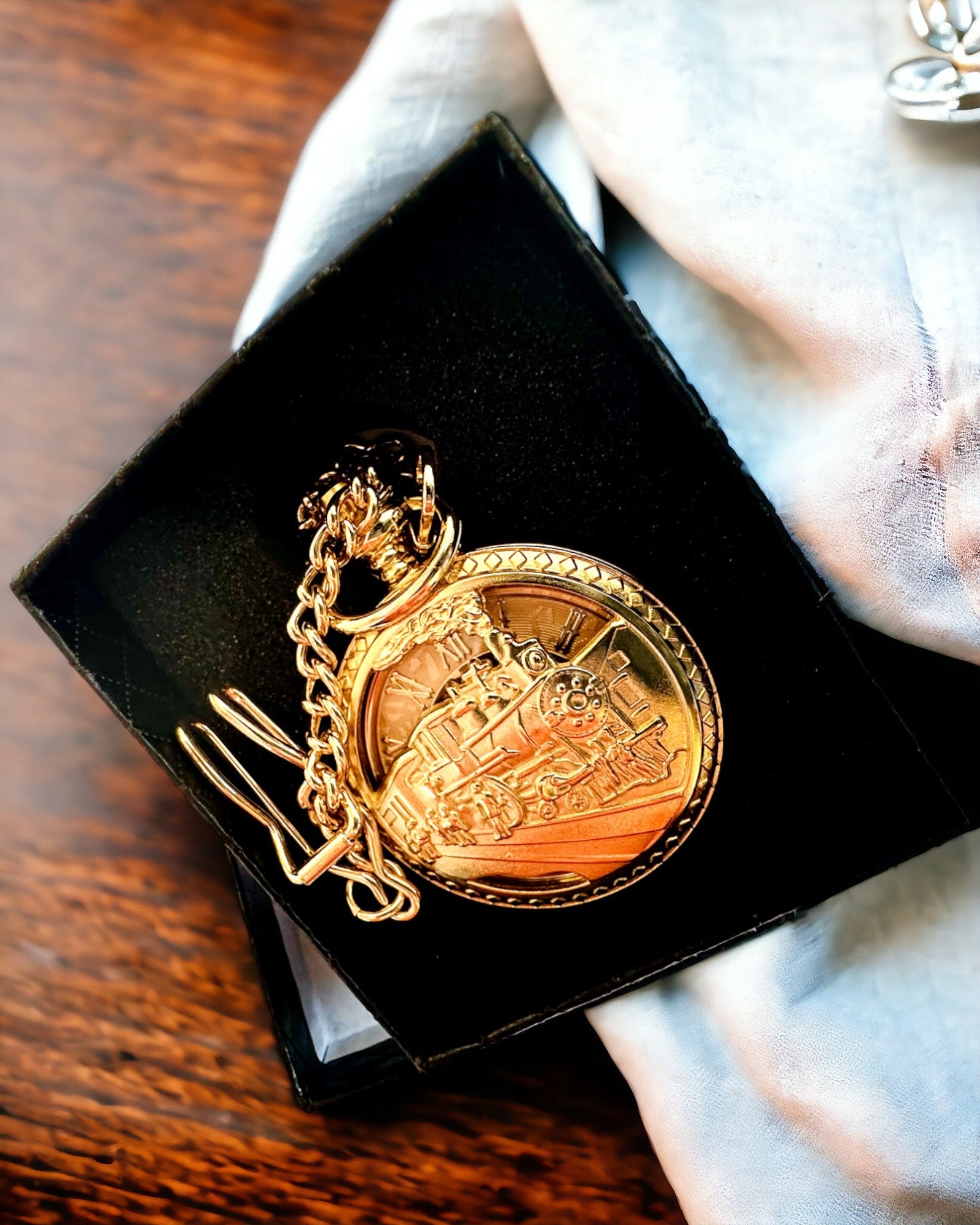 Zsebóra "Imperial Train", gravírozási lehetőséggel, arany színben