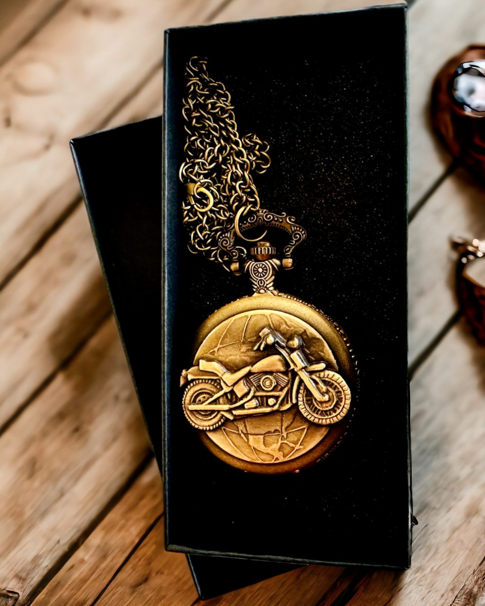 Zsebóra "Motorkerékpár Elegancia" – Gravírozás