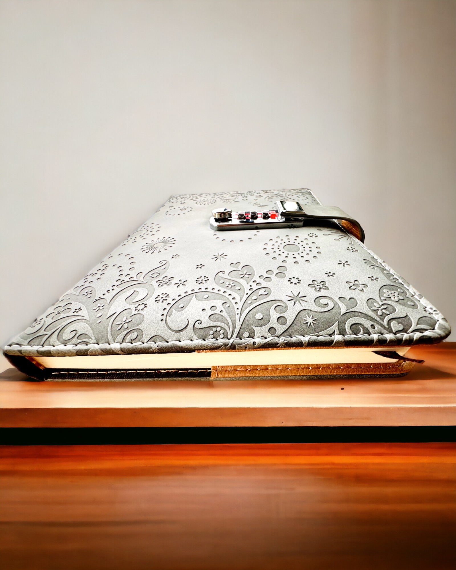 Ekskluzywny Notatnik, skóra PU, A5 z Zamkiem Szyfrowym - "Secret Journal", personalizacja grawerem