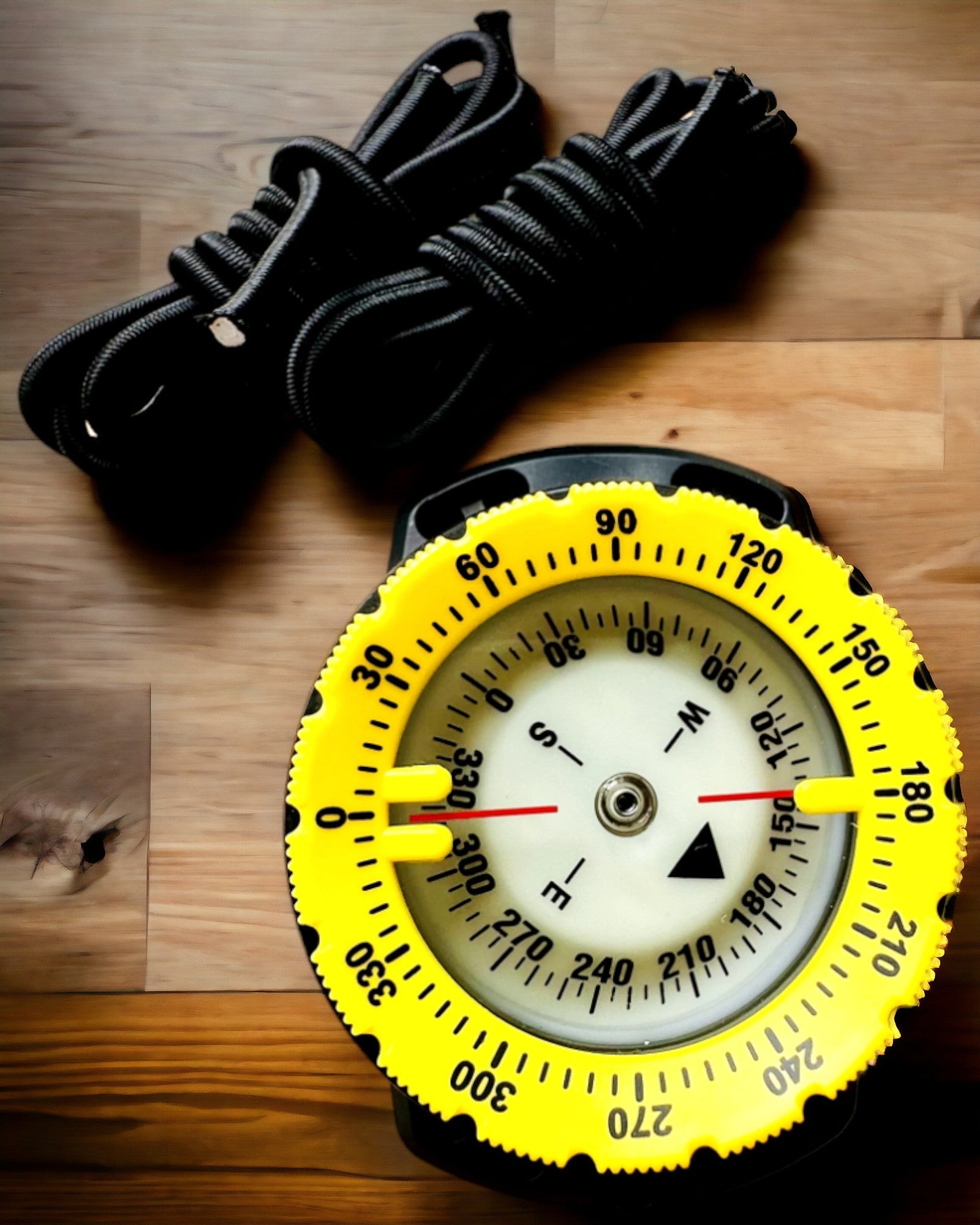 AquaGuide búvár iránytű - vízálló iránytű lumineszcens funkcióval, rugalmas szíjjal, testreszabási lehetőséggel