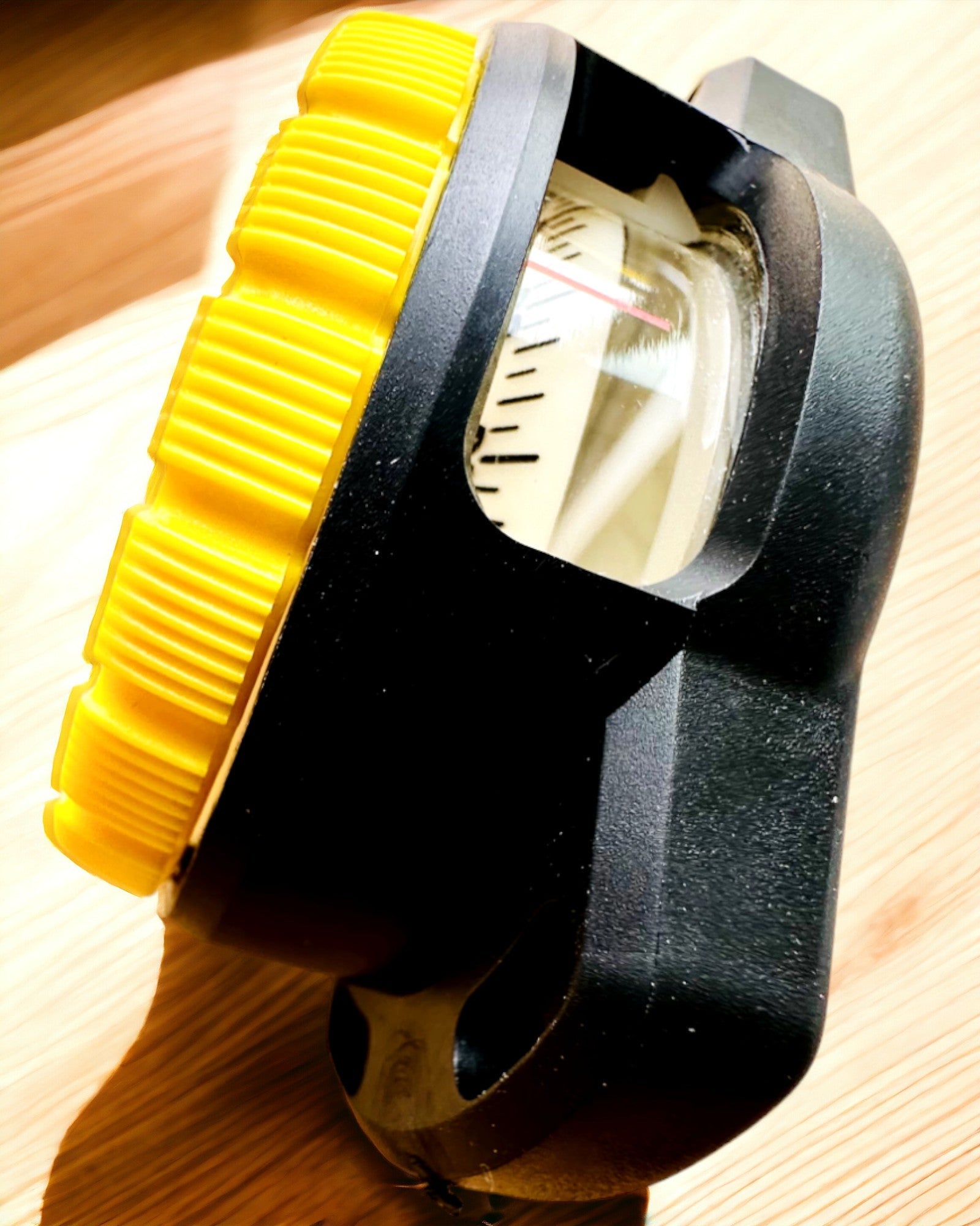 AquaGuide búvár iránytű - vízálló iránytű lumineszcens funkcióval, rugalmas szíjjal, testreszabási lehetőséggel