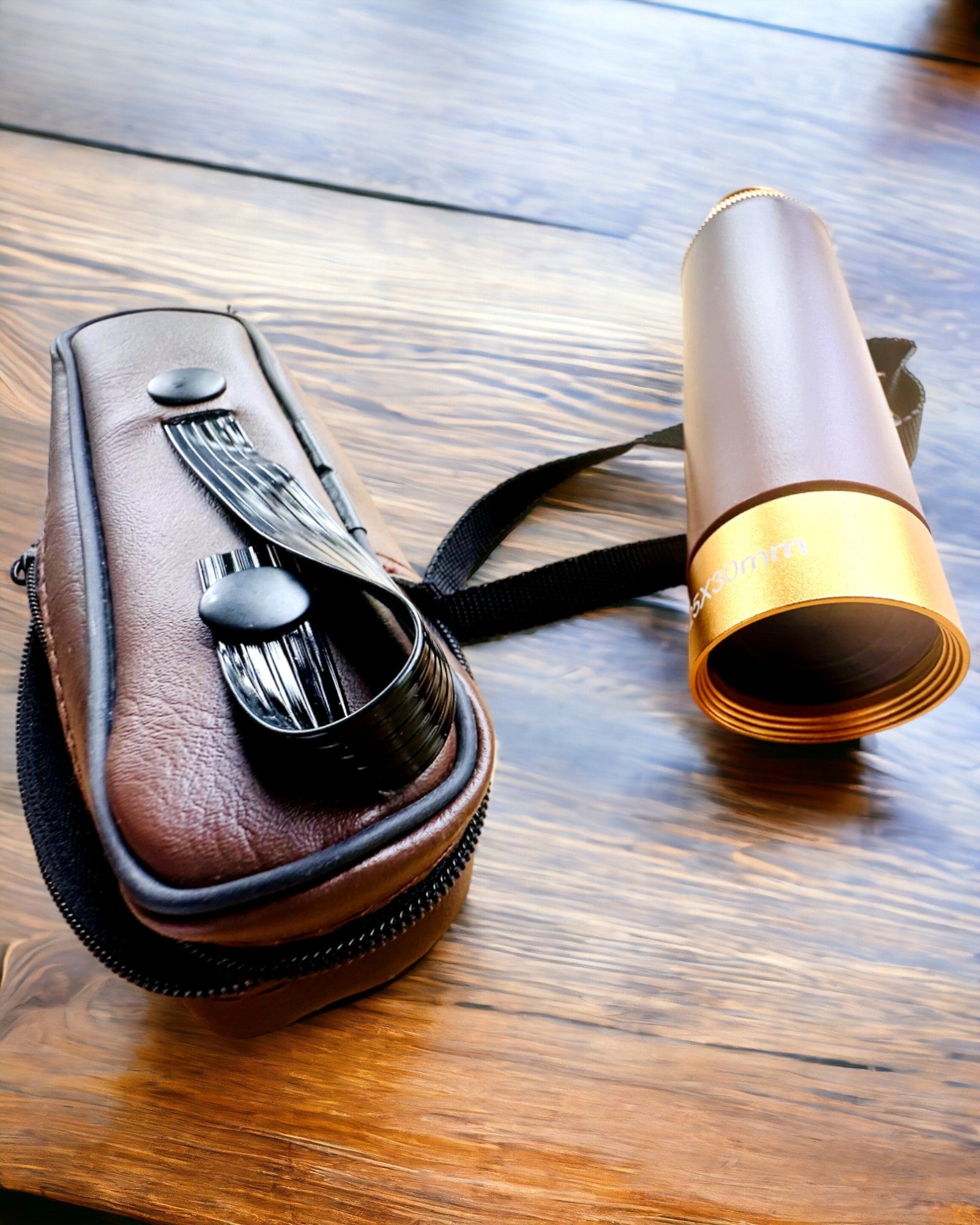 Explorer 25x30 Monokuláris Távcső - Hordozható, Összecsukható Kézi Teleszkóp, személyre szabható gravírozással