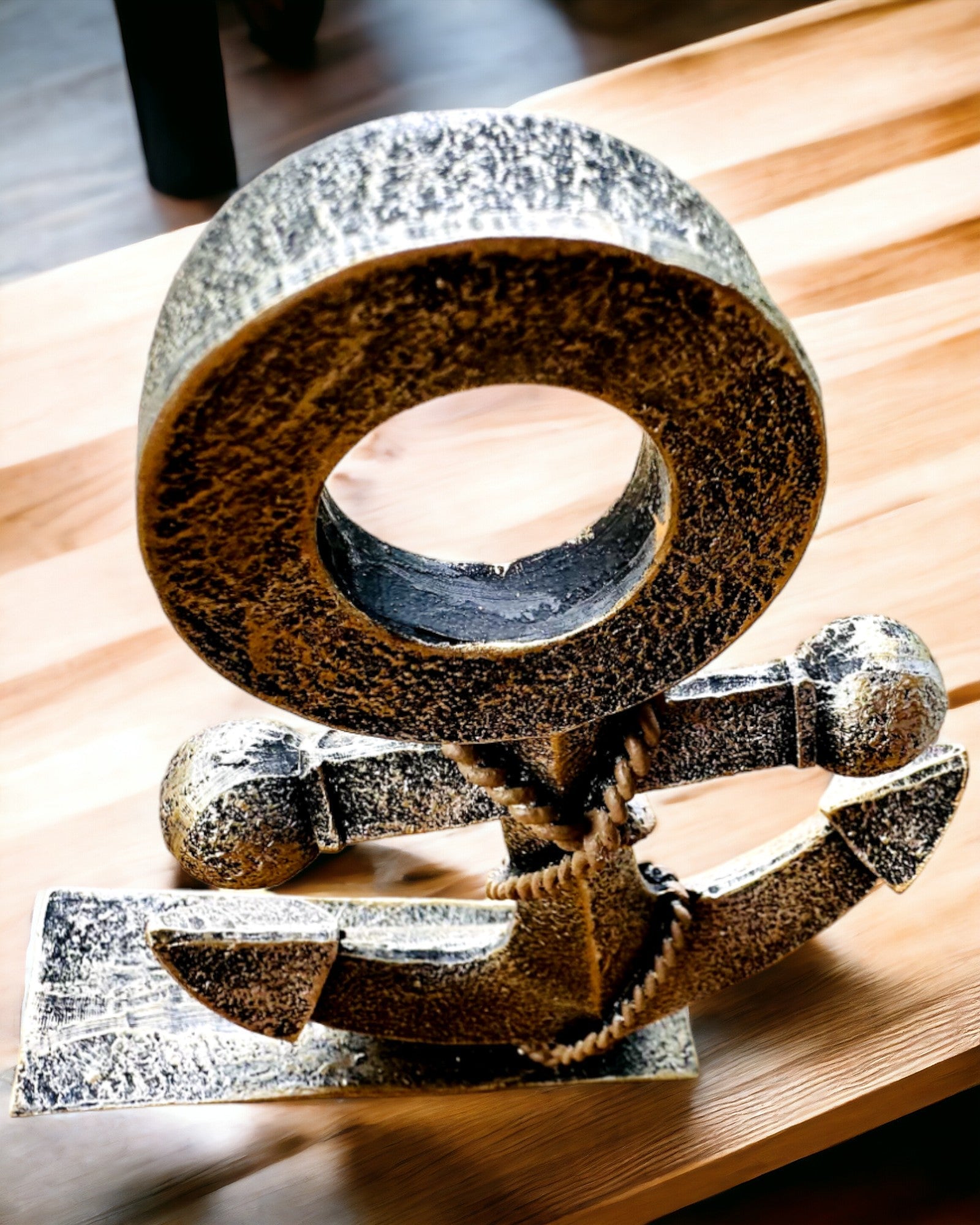 Rusztikus Horgony Szobor Gyantából - "Tengeri Legenda", horgony személyre szabás gravírozással