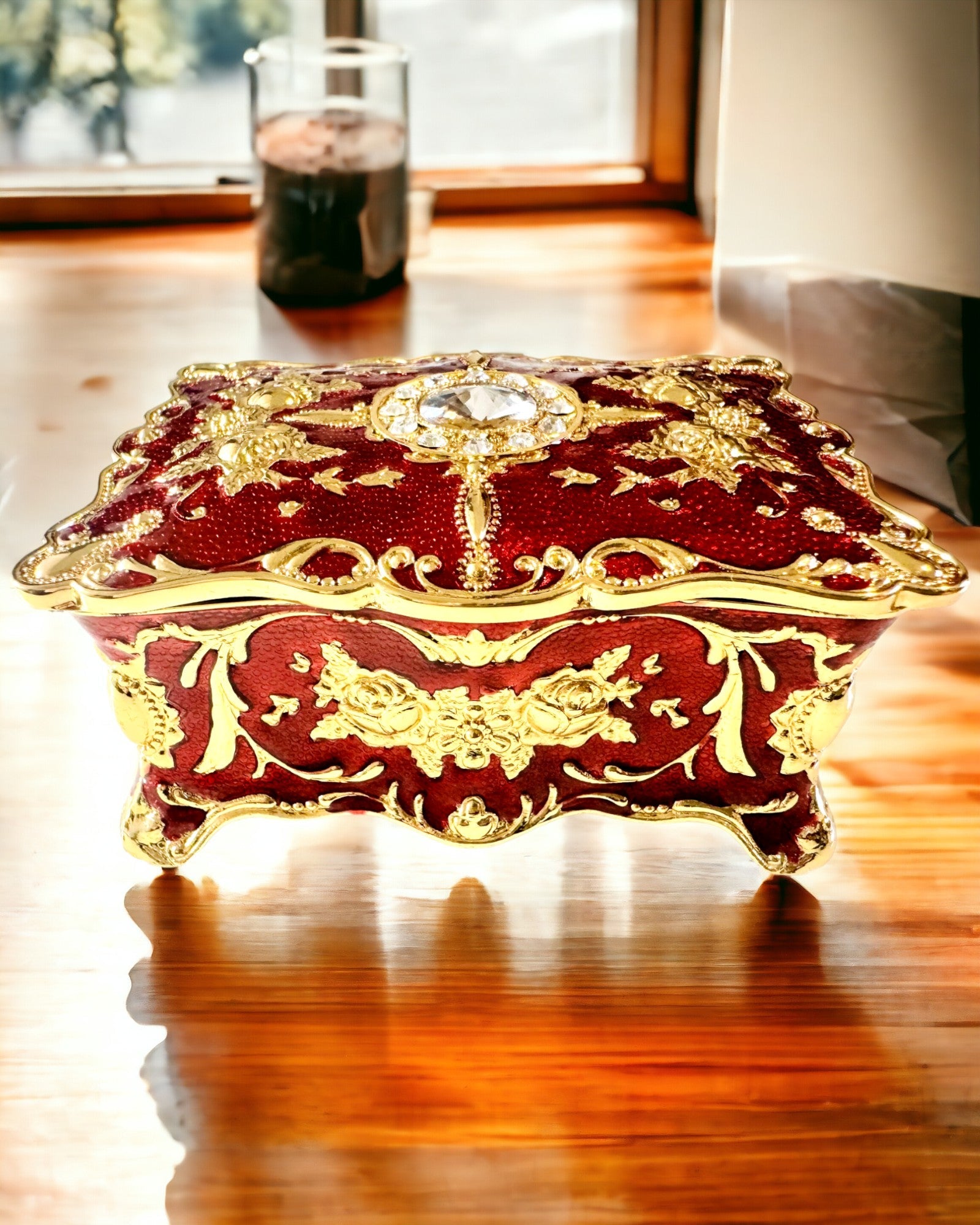 Vintage stílusú ékszerdoboz, szervező – Díszítő elemekkel ellátott fém kincsesláda