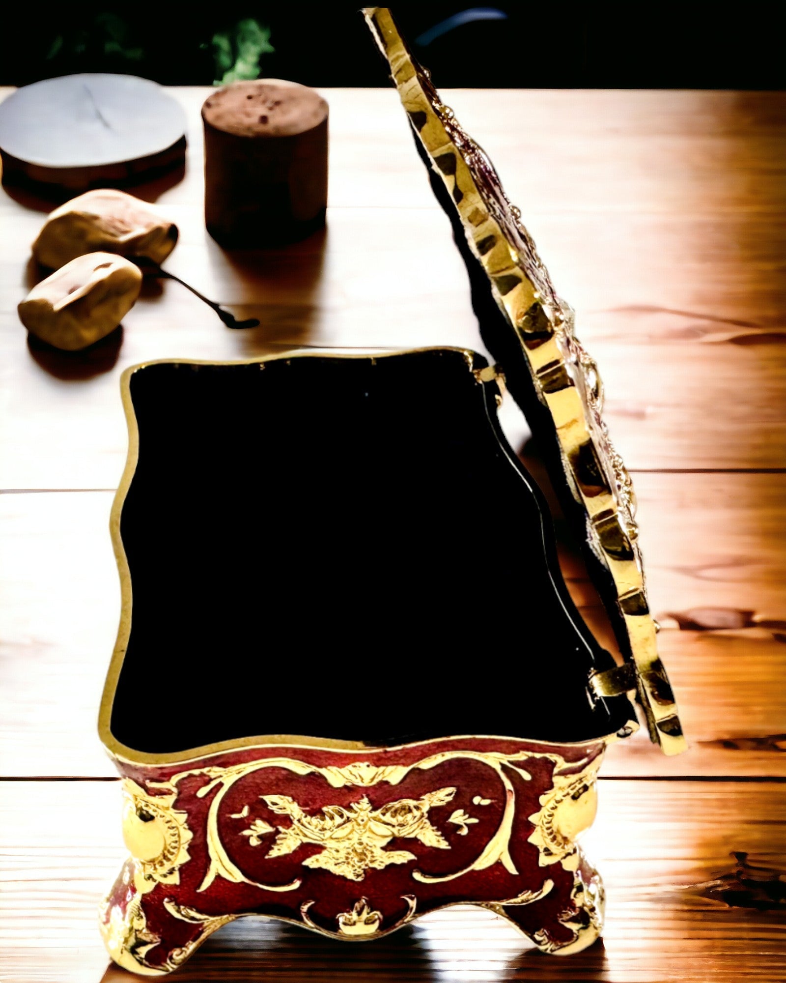 Vintage stílusú ékszerdoboz, szervező – Díszítő elemekkel ellátott fém kincsesláda