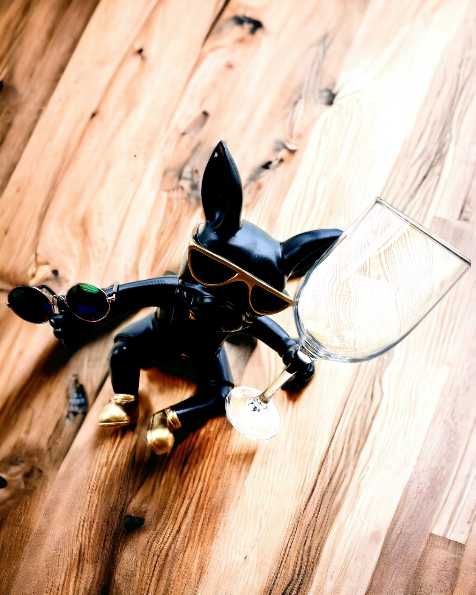 Exkluzív "Stílusos Bulldog" figura, fekete színben, bor- vagy pezsgőspohár tartó, személyre szabható gravírozással