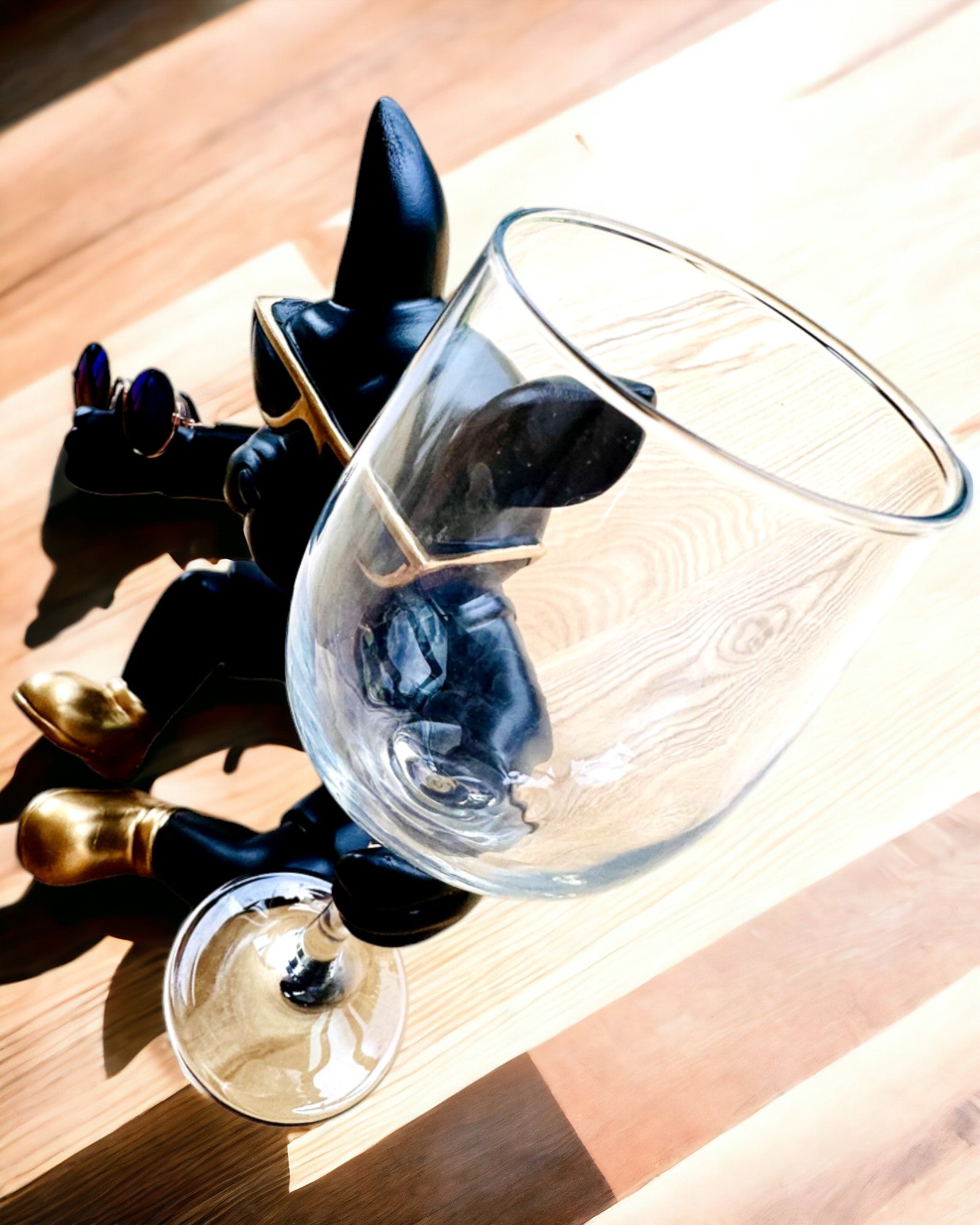 Exkluzív "Stílusos Bulldog" figura, fekete színben, bor- vagy pezsgőspohár tartó, személyre szabható gravírozással