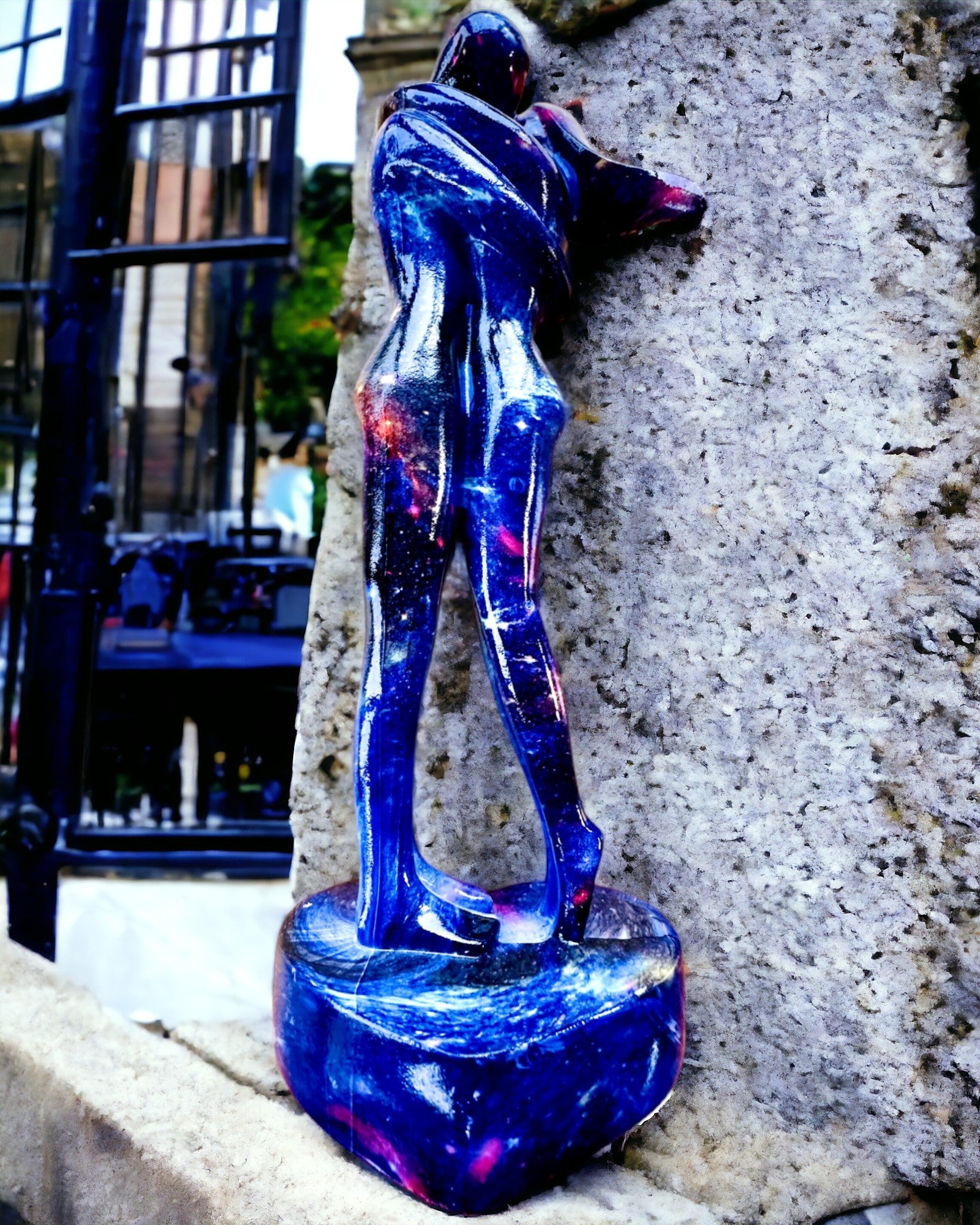 "Kozmikus Ölelés - Gyanta Figura Gravírozási Lehetőséggel"