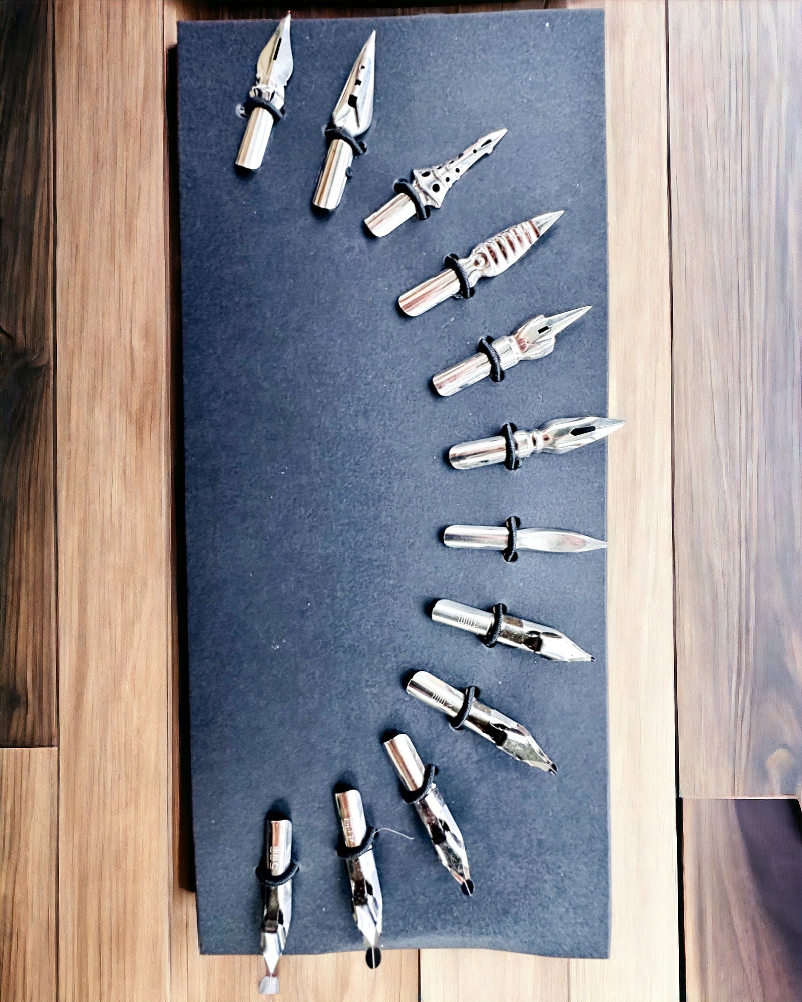 Exkluzív Kalligráfia Készlet, mártogatós töltőtoll és tintakészlet, személyre szabott gravírozással