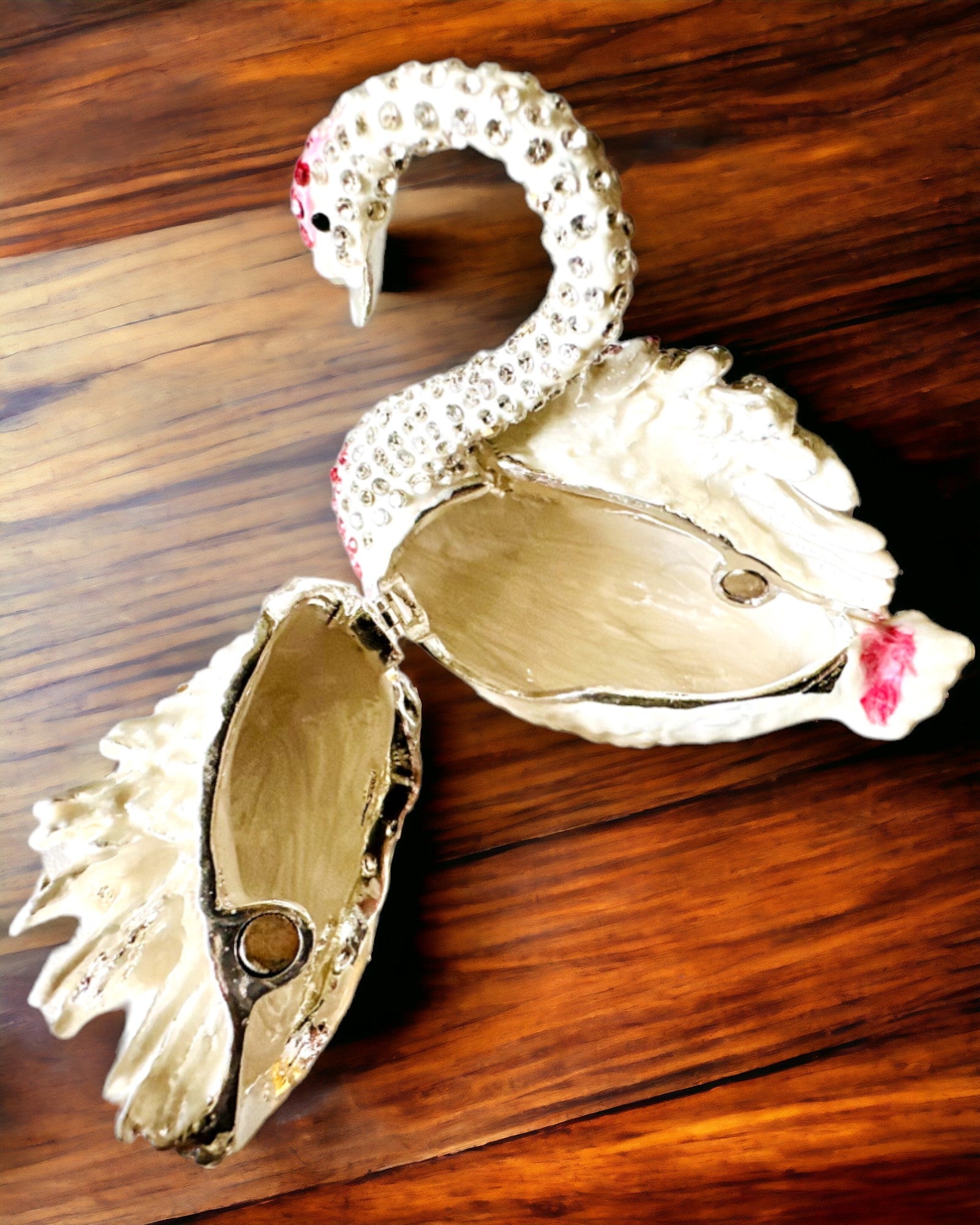 Elegáns "Hattyú Ékszere" Doboz - személyre szabható gravírozással