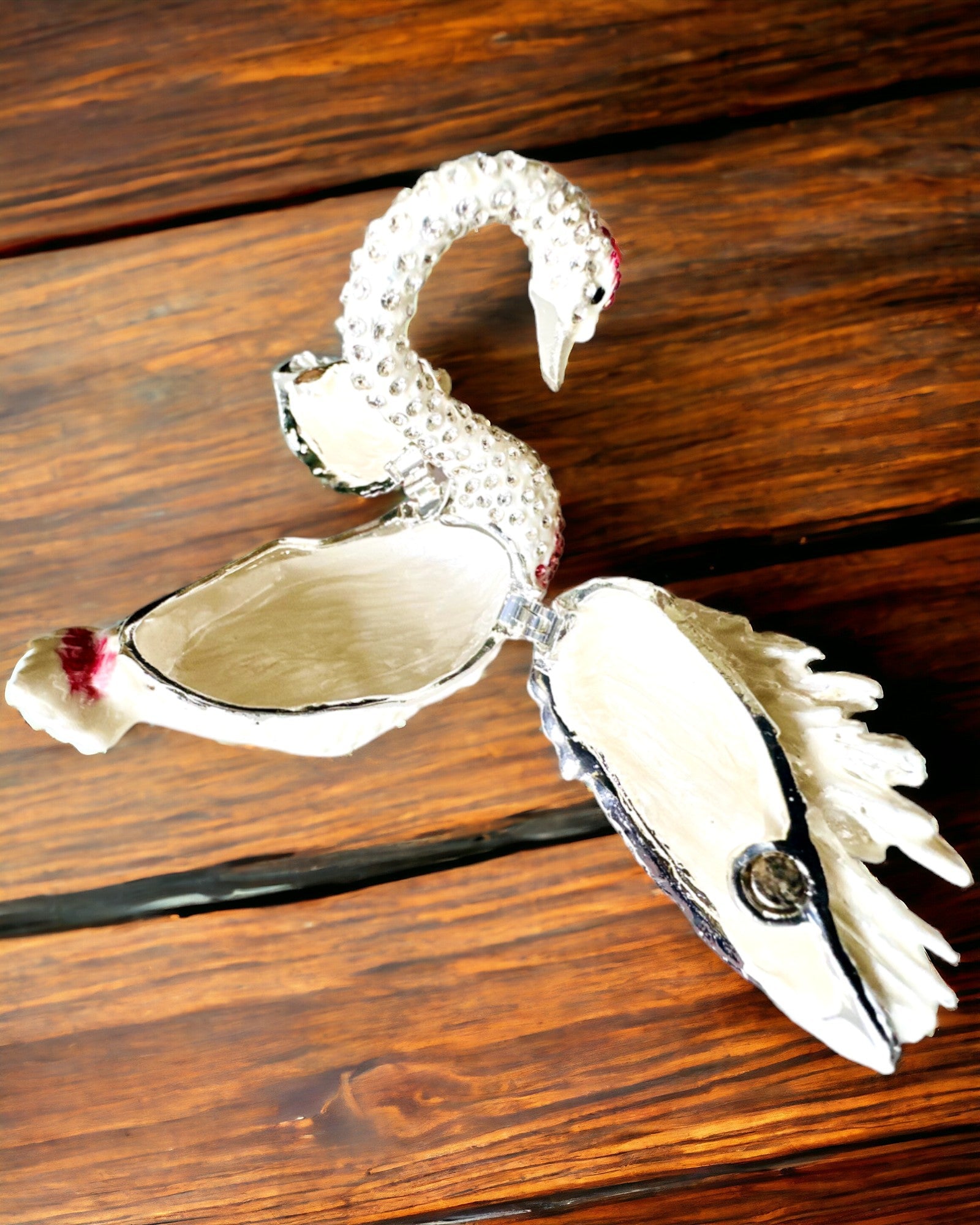 Elegáns "Hattyú Ékszere" Doboz - személyre szabható gravírozással