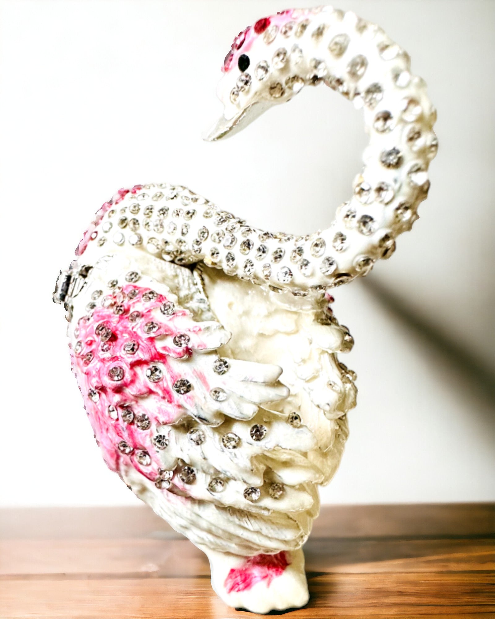 Elegáns "Hattyú Ékszere" Doboz - személyre szabható gravírozással