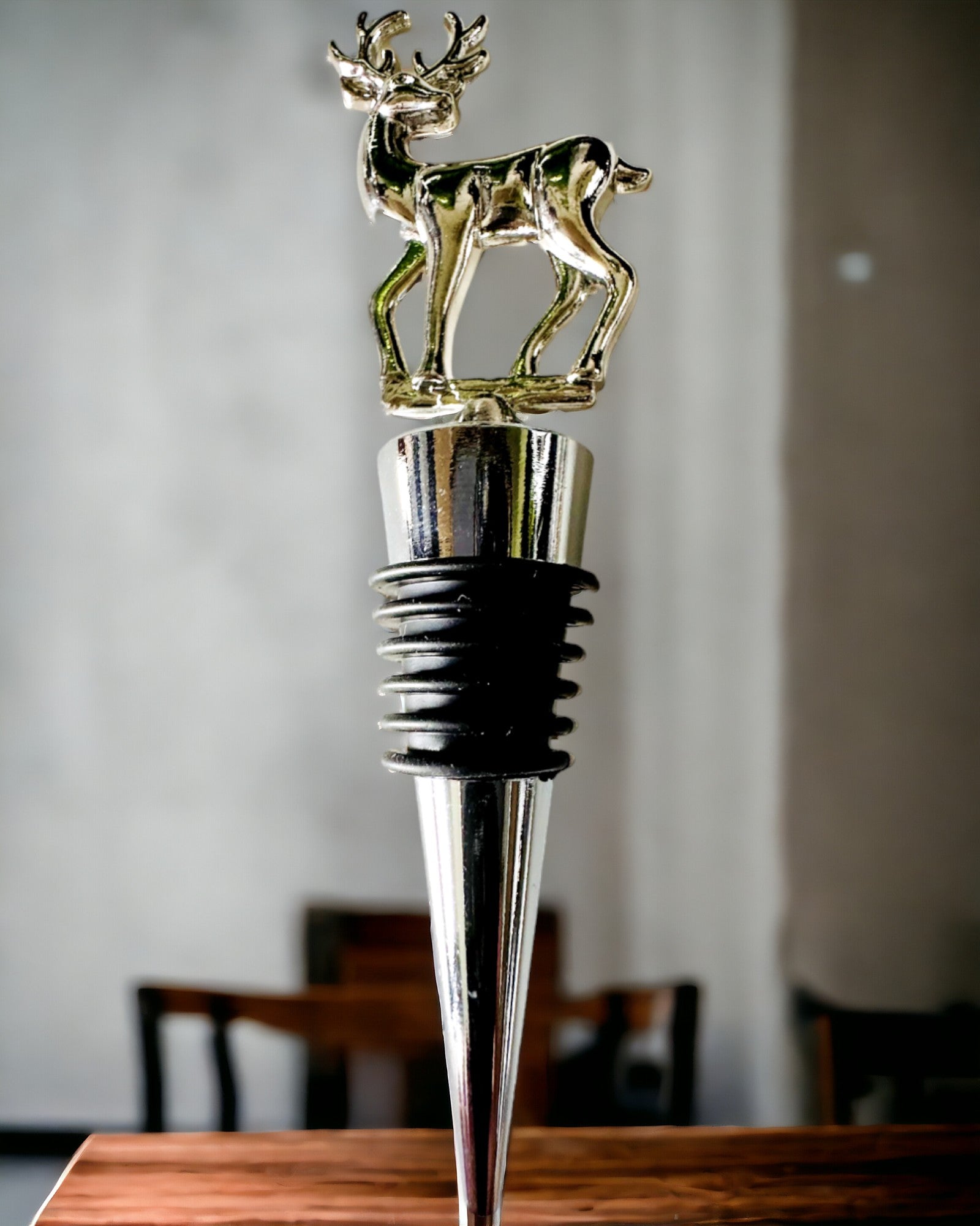 Exkluzív Fém Borosdugó Szarvassal - Elegáns és Funkcionális, gravírozással személyre szabható