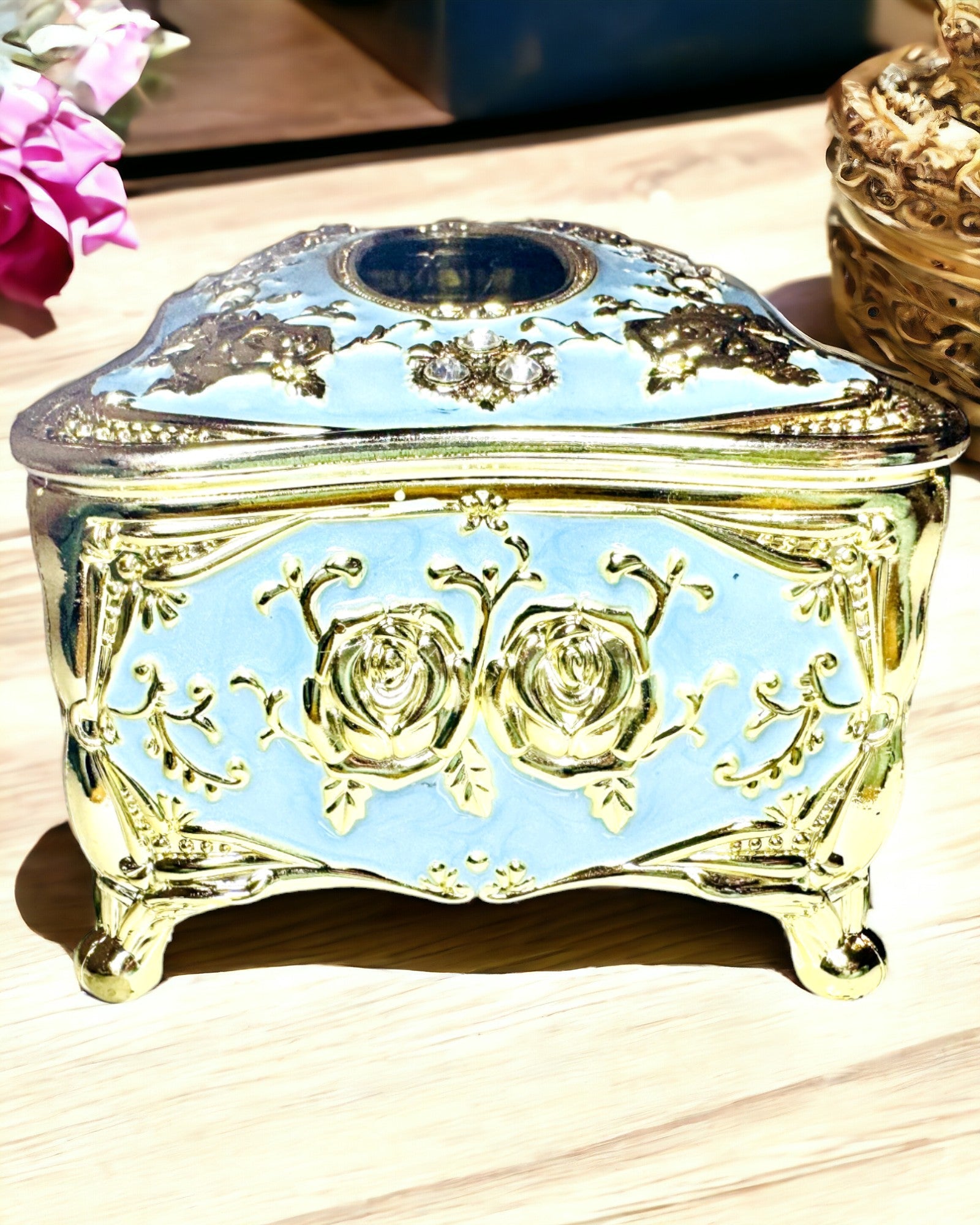 Dombornyomott Rózsamintás és Elegáns Fogantyúkkal Ellátott Luxus Zsebkendőtartó Doboz