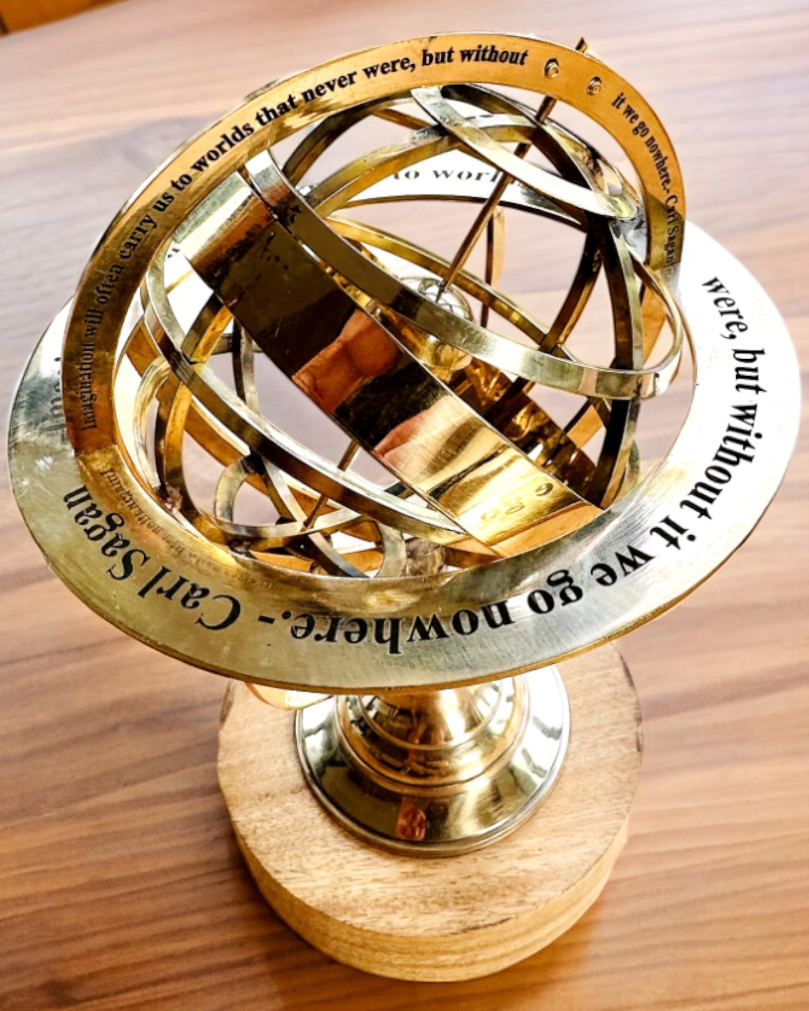 Astrolabium Artis - Kézzel Készített Gravírozási Lehetőséggel, irodai dekoráció, prémium